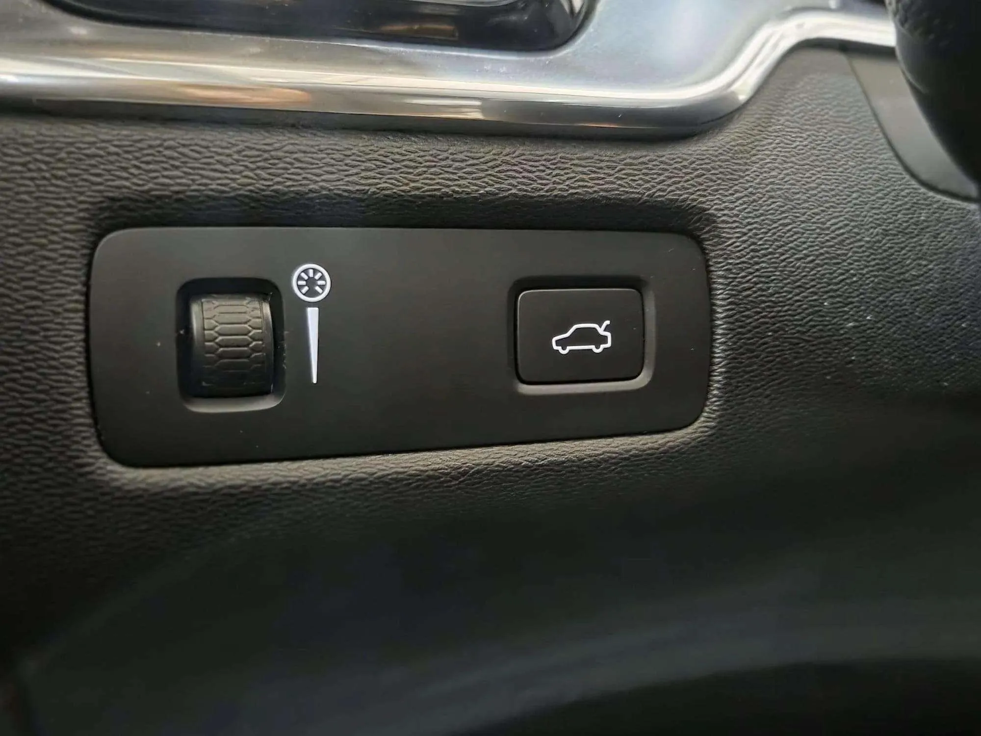 Volvo XC60 2.0 B4 D AWD Momentum - foto 30