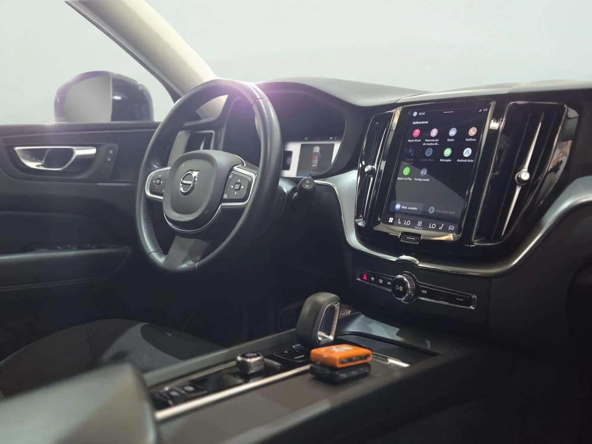 Volvo XC60 2.0 B4 D AWD Momentum - foto 17