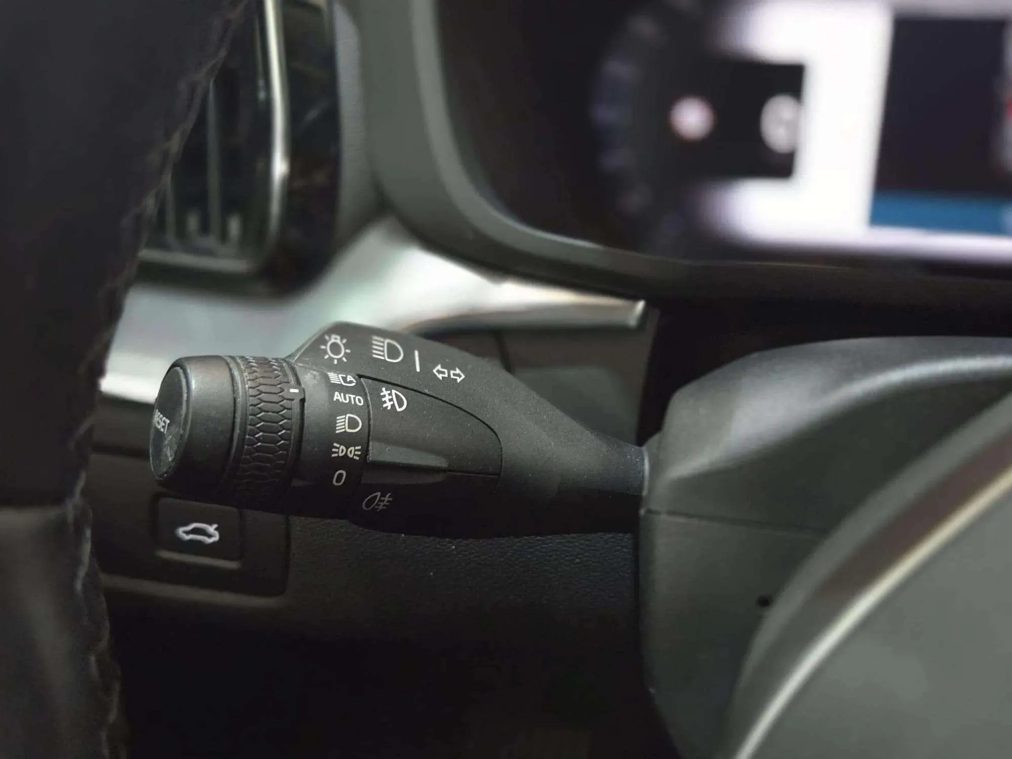 Volvo XC60 2.0 B4 D AWD Momentum - foto 19