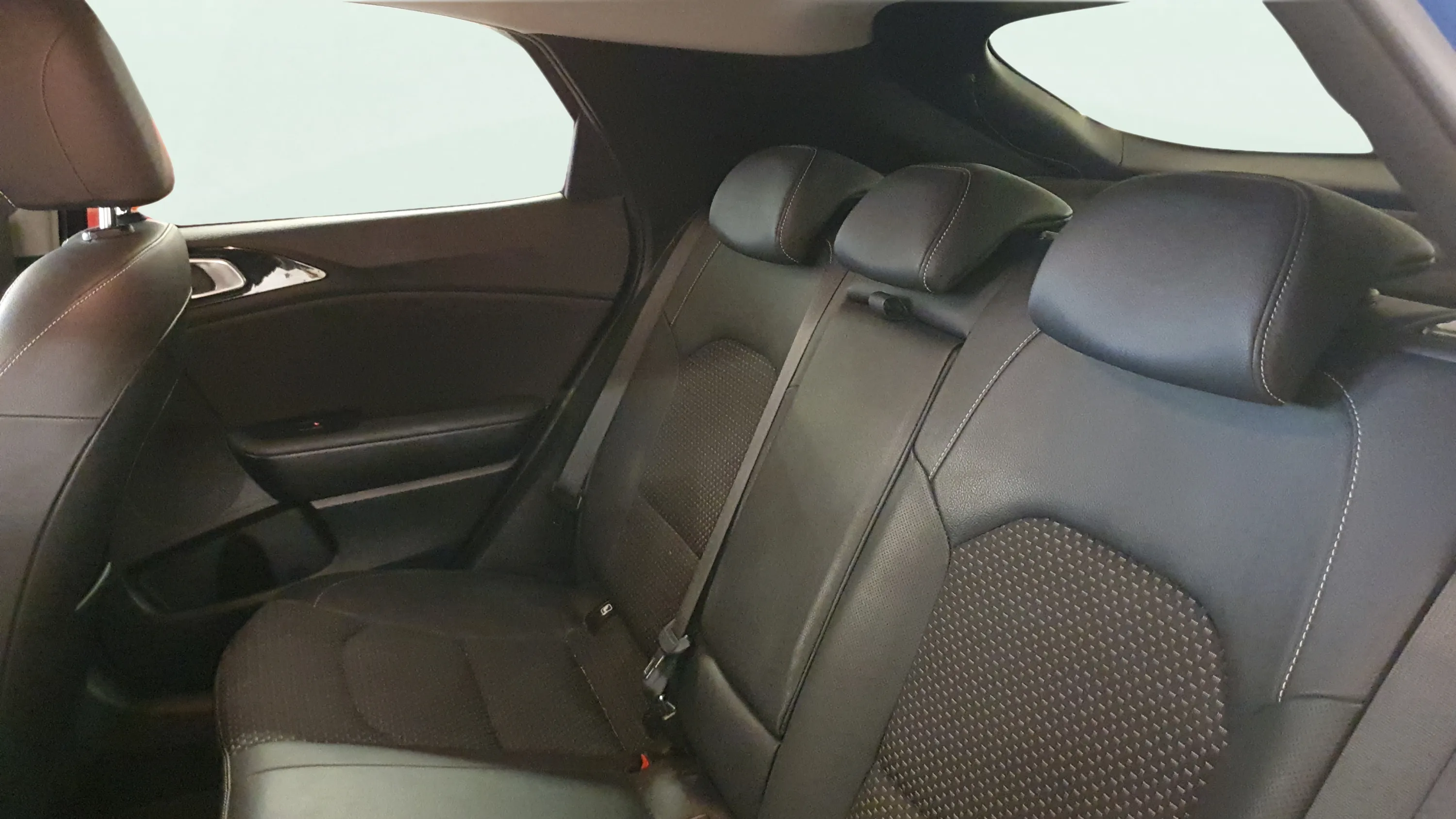Kia XCeed 1.4 T-GDi Emotion - foto 11