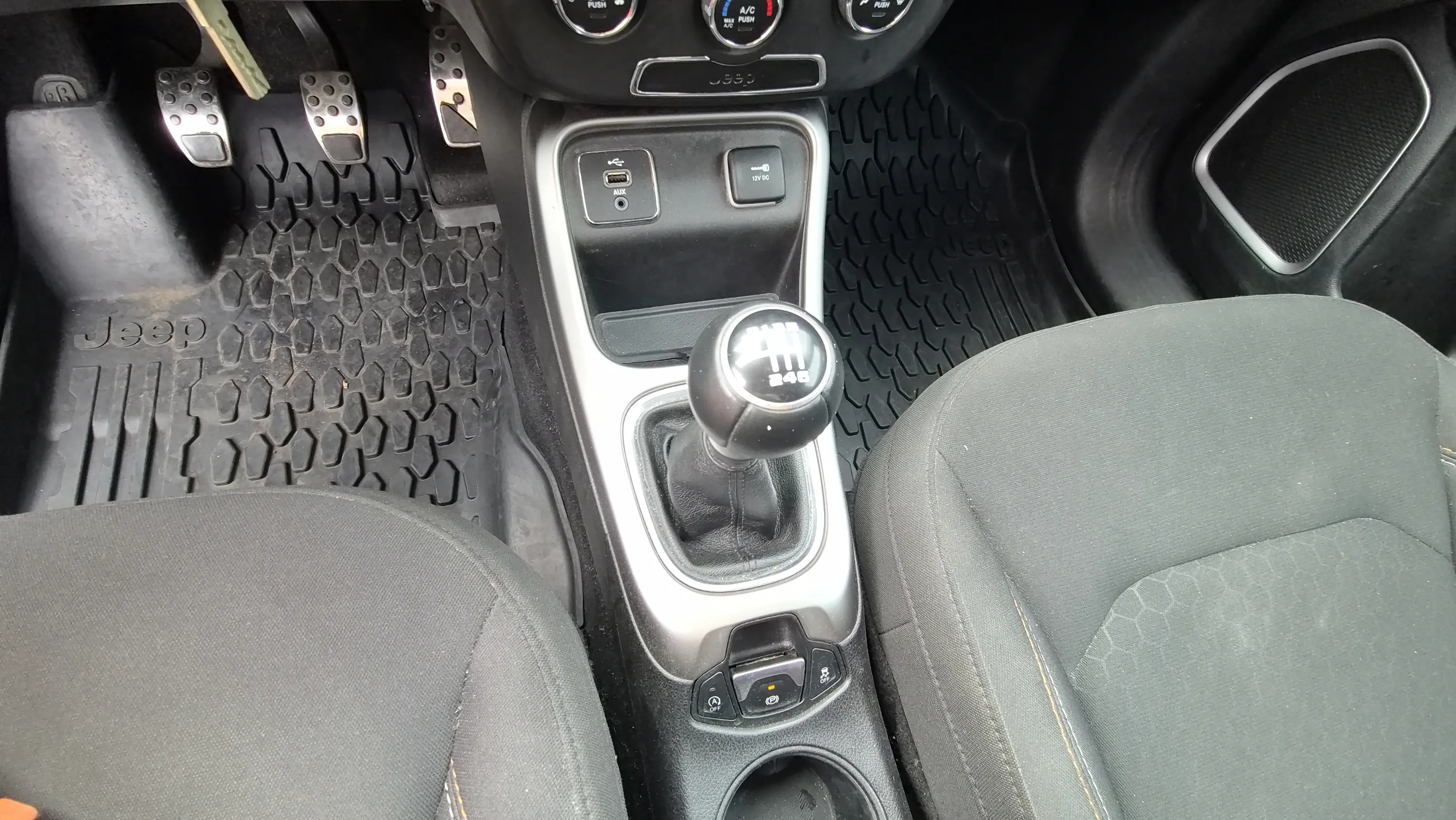 Jeep Compass 1.6 Mjet Night Eagle 4x2 - foto 16