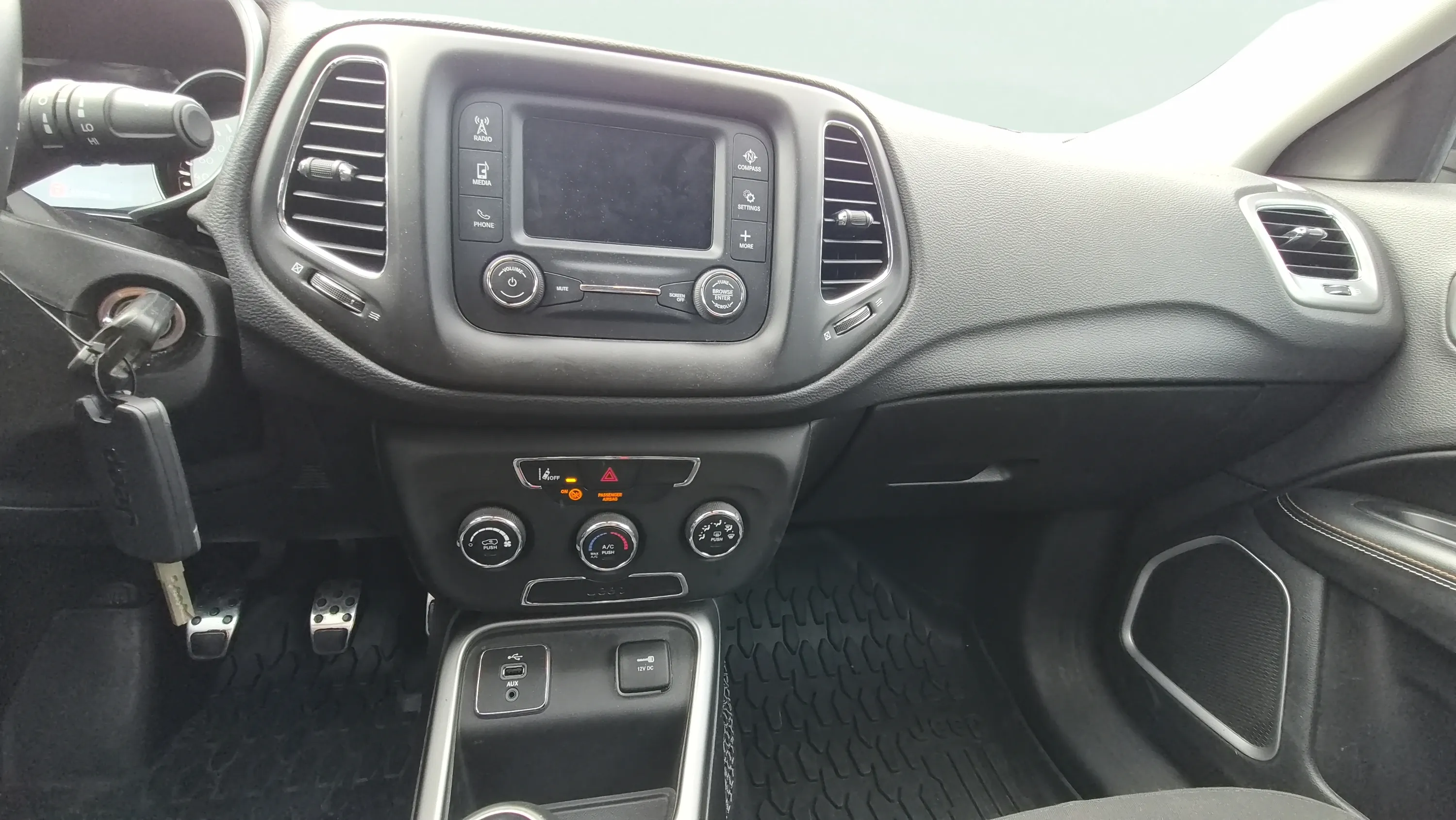 Jeep Compass 1.6 Mjet Night Eagle 4x2 - foto 7