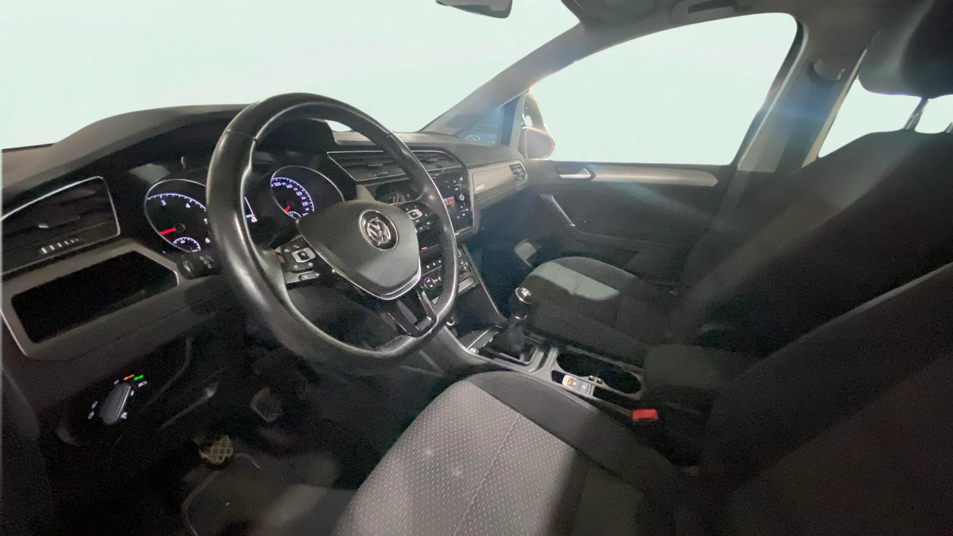 Volkswagen Touran - foto 15
