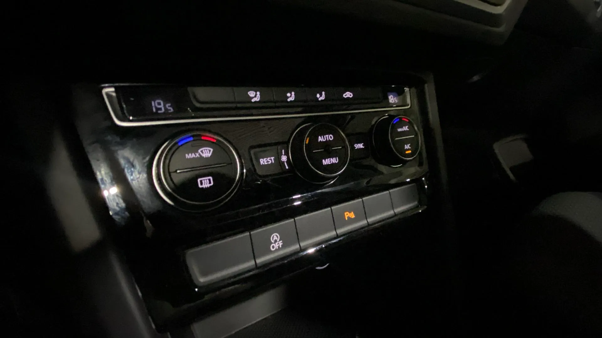 Volkswagen Touran - foto 11
