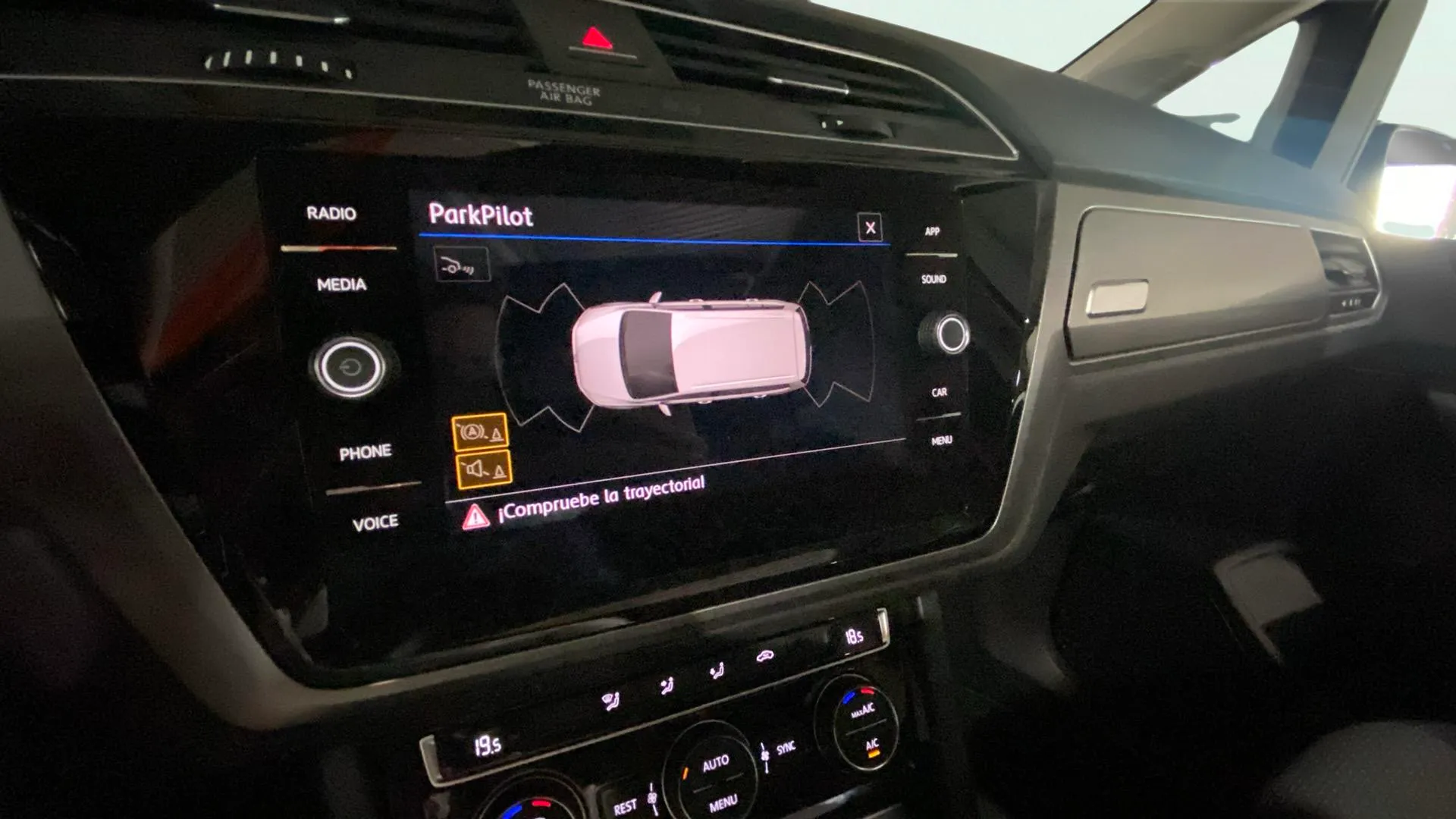 Volkswagen Touran - foto 9