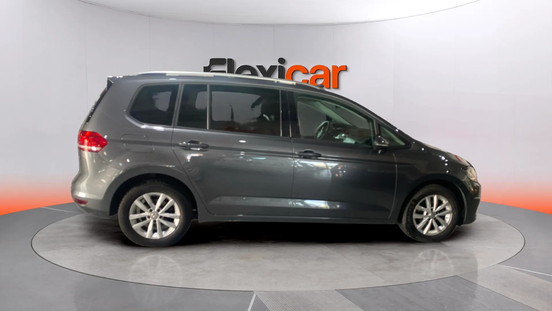 Volkswagen Touran - foto 6
