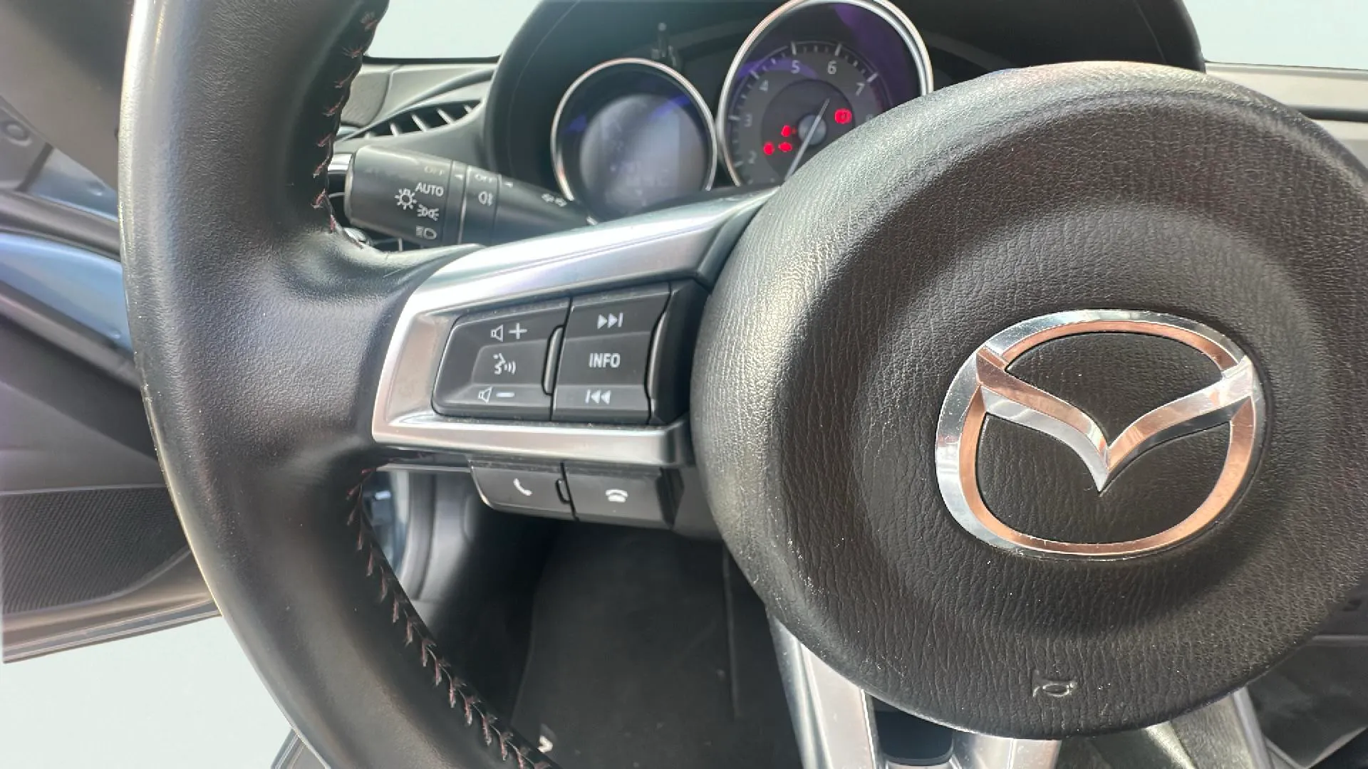 Mazda MX-5 1.5 Luxury - foto 17