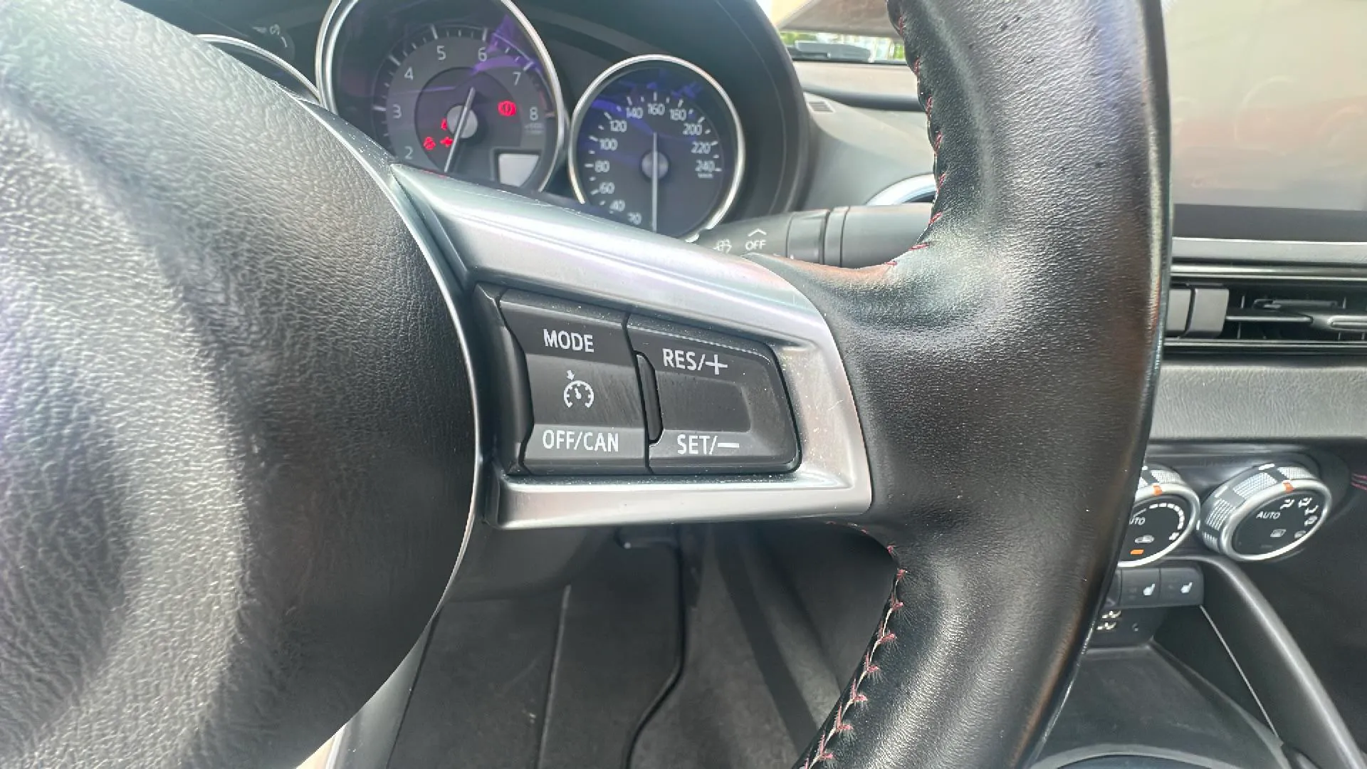 Mazda MX-5 1.5 Luxury - foto 18
