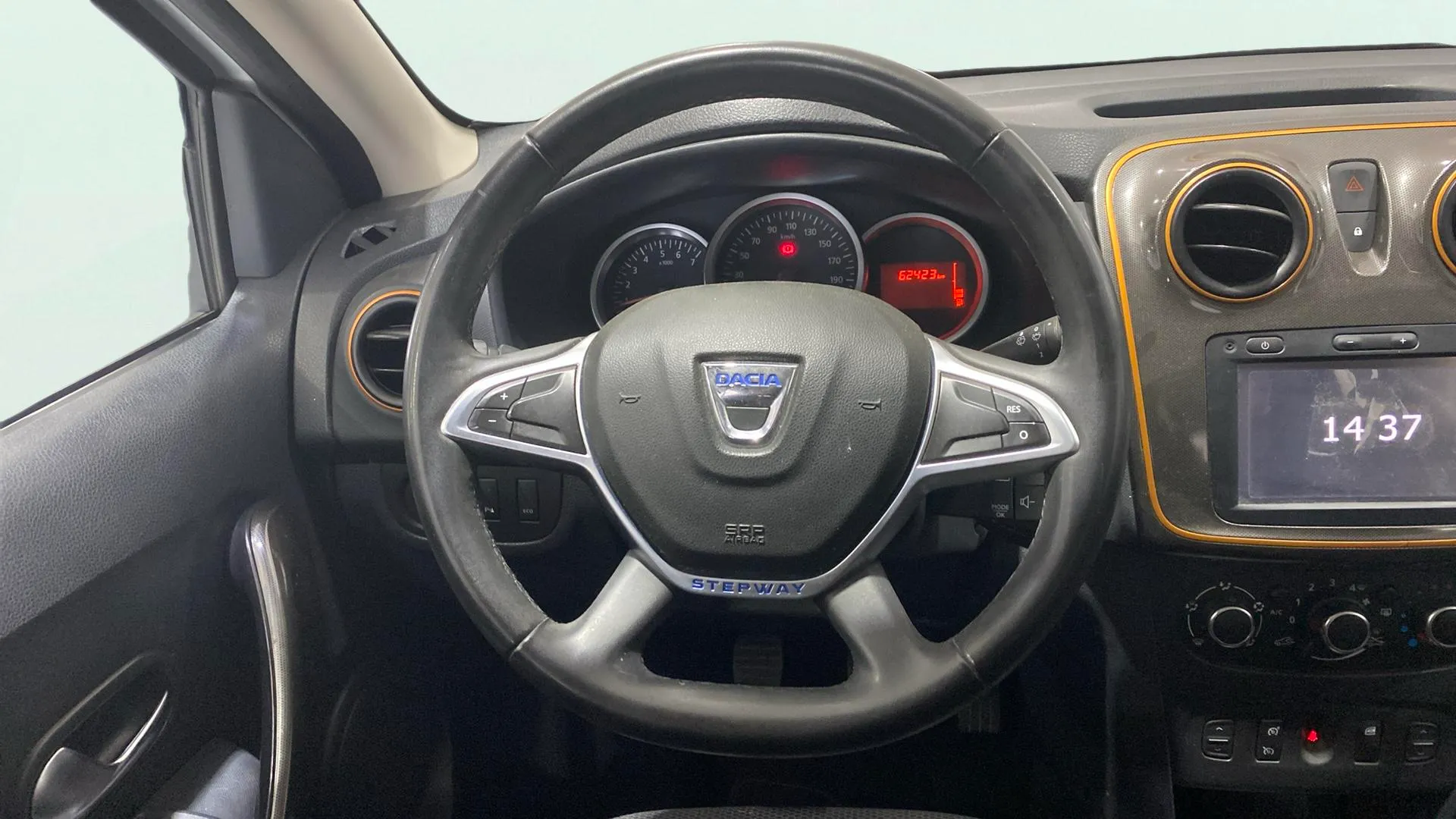 Dacia Sandero Stepway TCe EU6 - foto 11