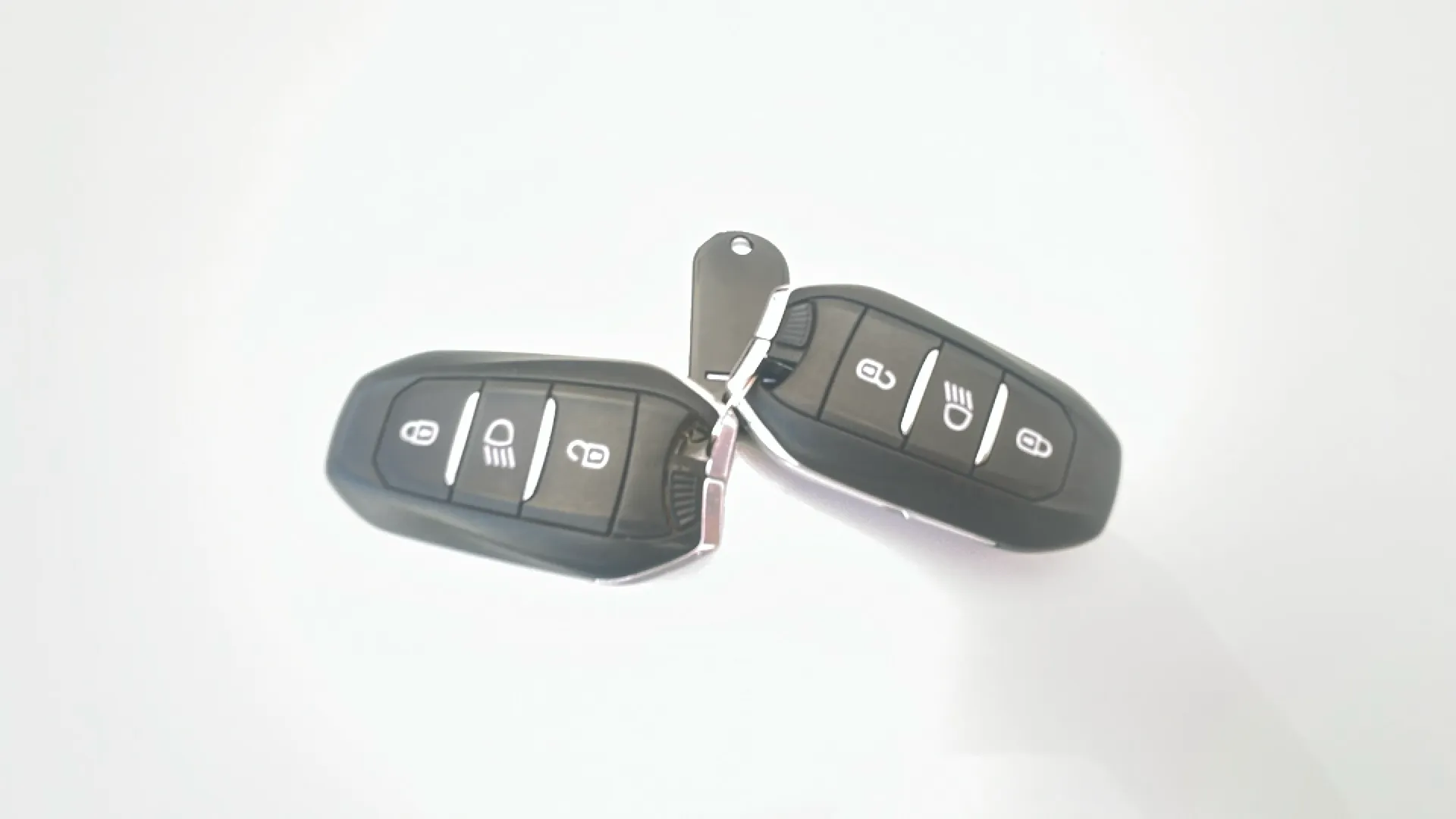 Peugeot 2008 GT PureTech 130 BVM6 - foto 22