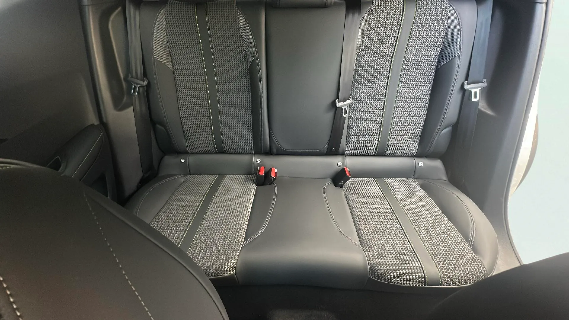 Peugeot 2008 GT PureTech 130 BVM6 - foto 15