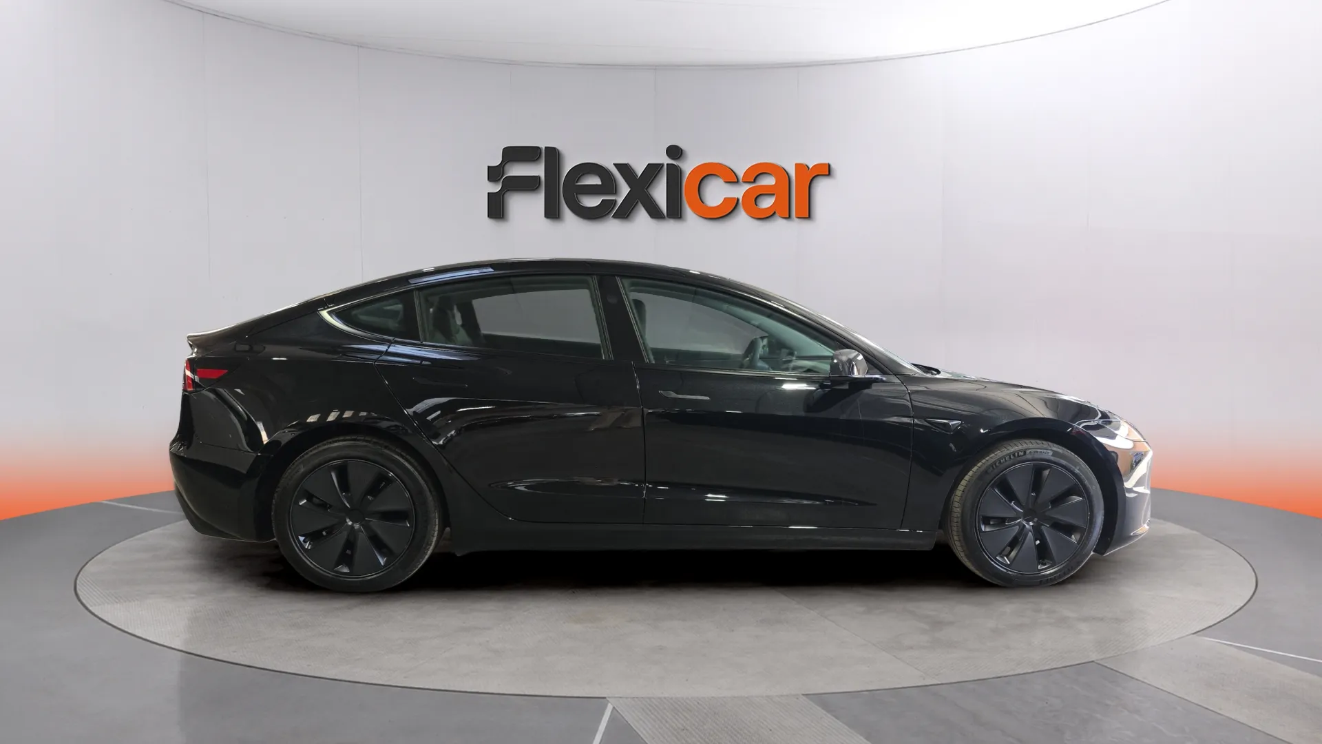 Tesla Model 3 Standard RWD - foto 8