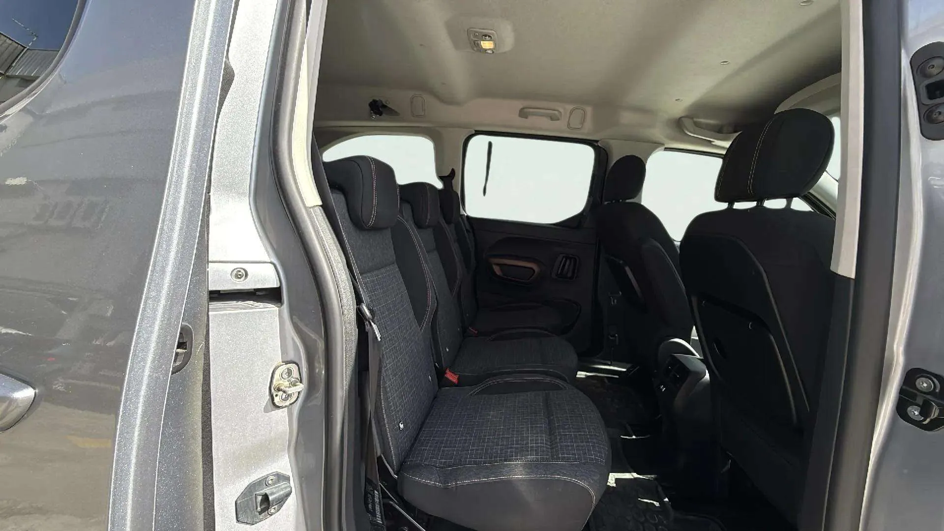 Peugeot Rifter GT Long BlueHDi 7 plazas - foto 14