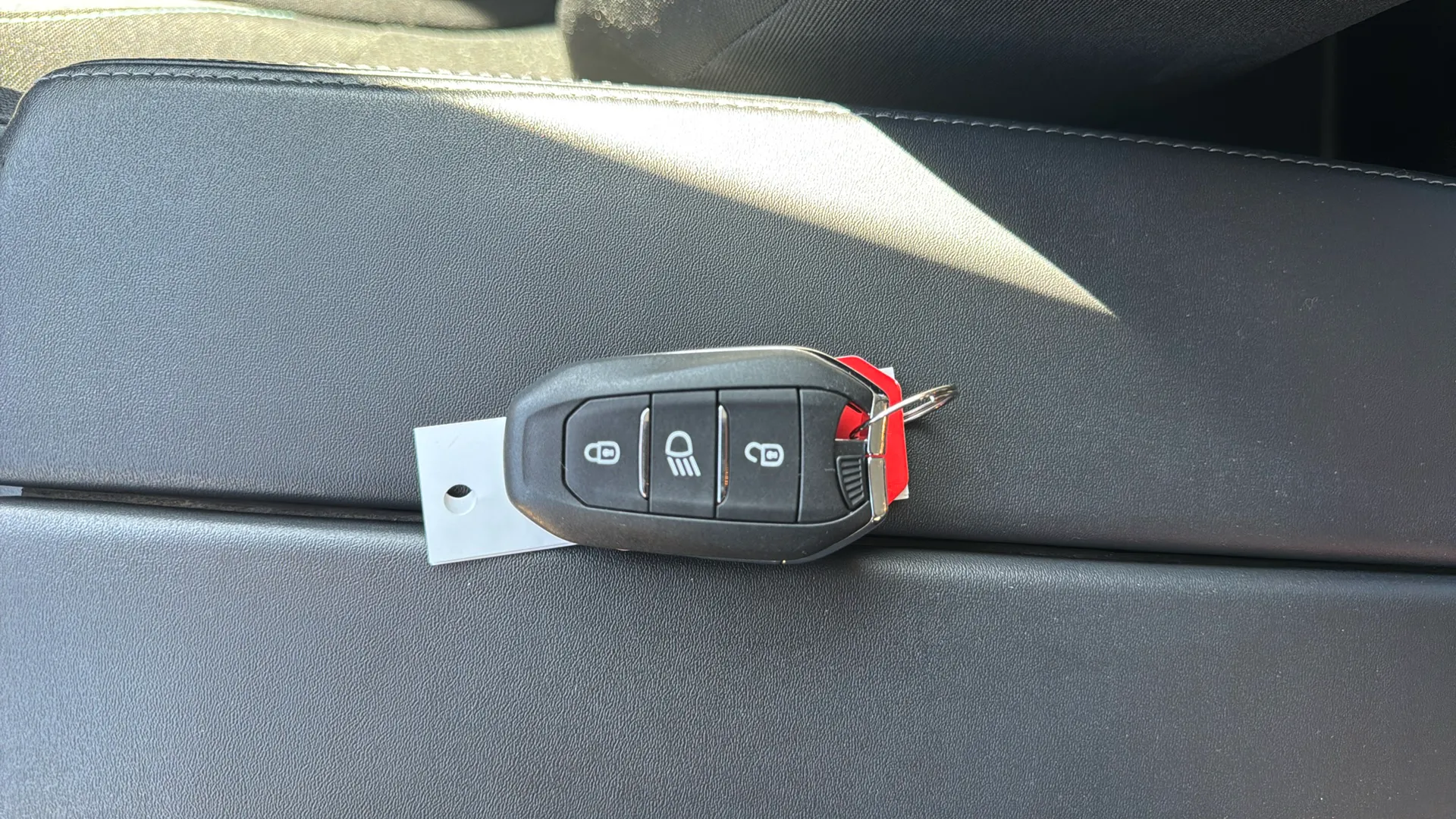 Peugeot 5008 1.2 PureTech Style - foto 24