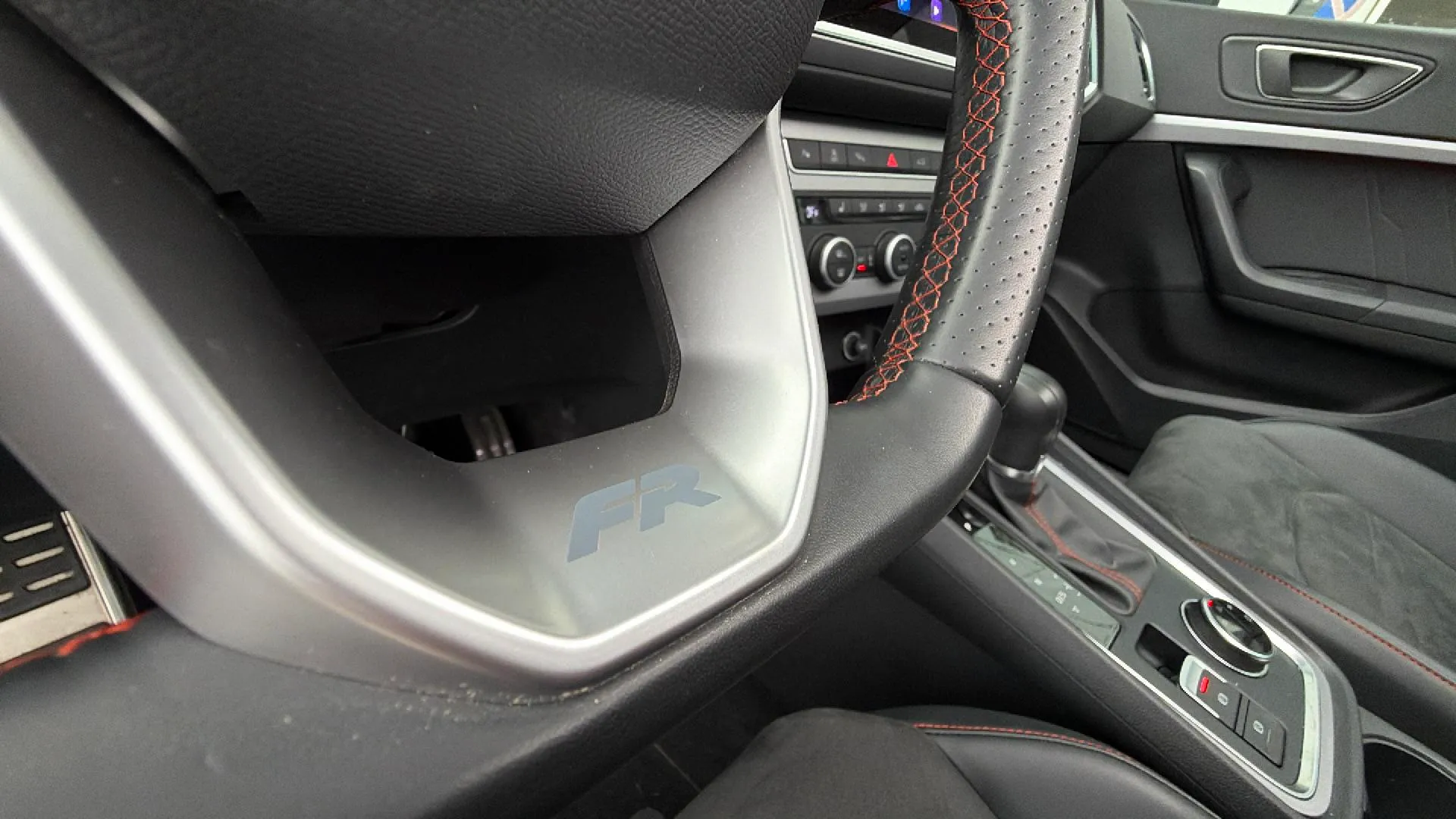 SEAT Ateca 1.5 TSI DSG FR XL - foto 33