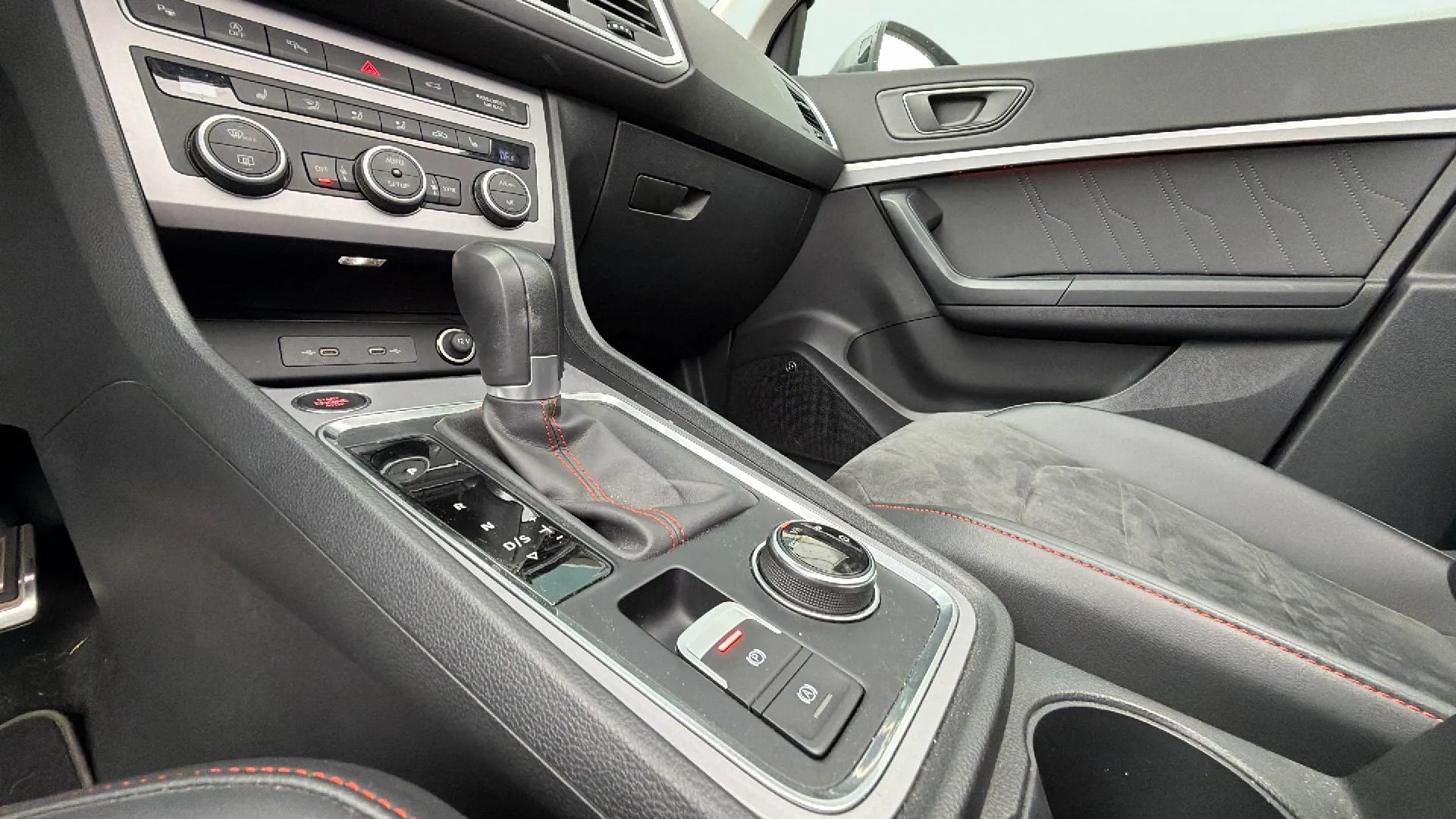 SEAT Ateca 1.5 TSI DSG FR XL - foto 27