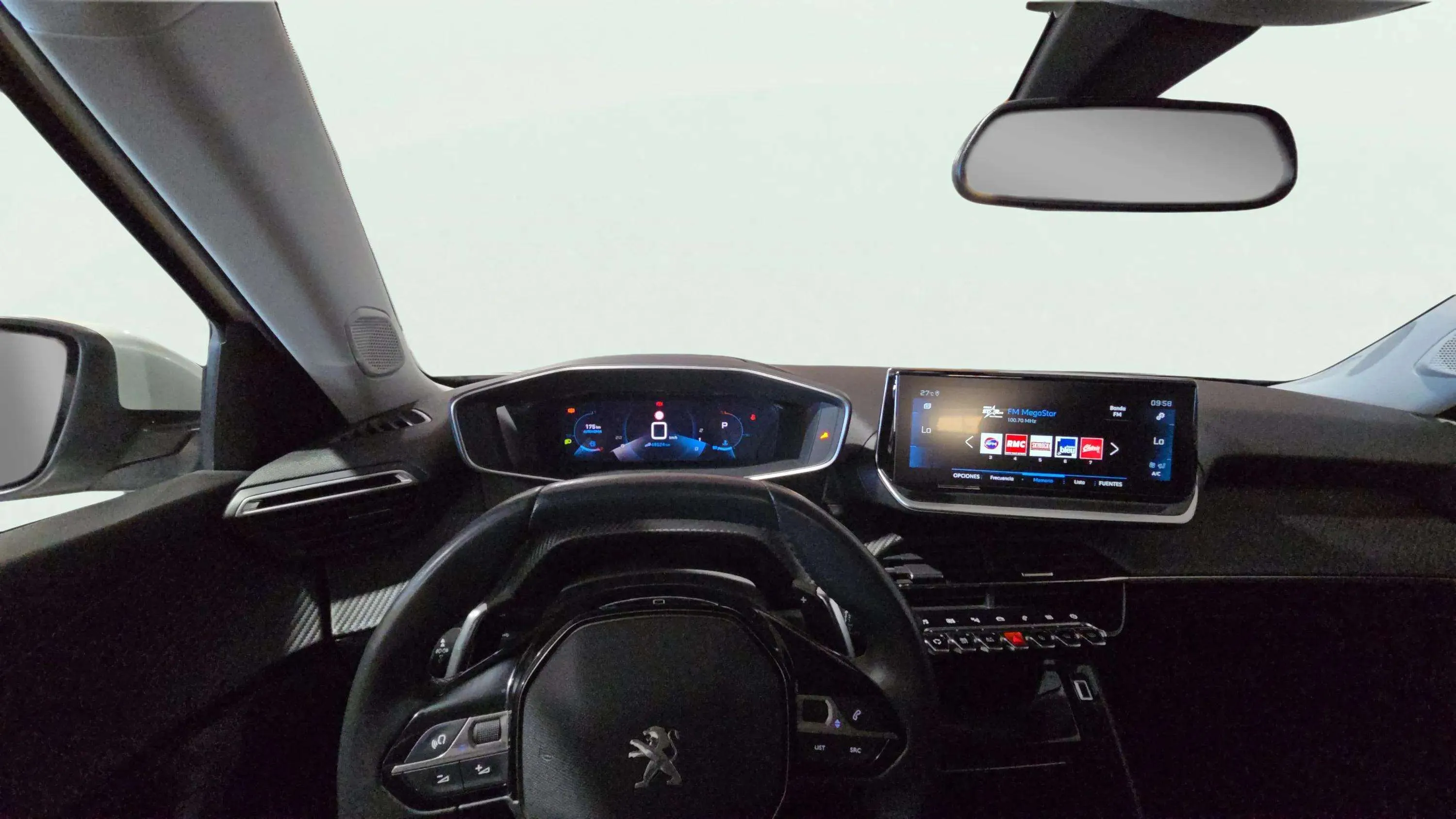 Peugeot 2008 Allure PureTech 130 EAT8 - foto 11