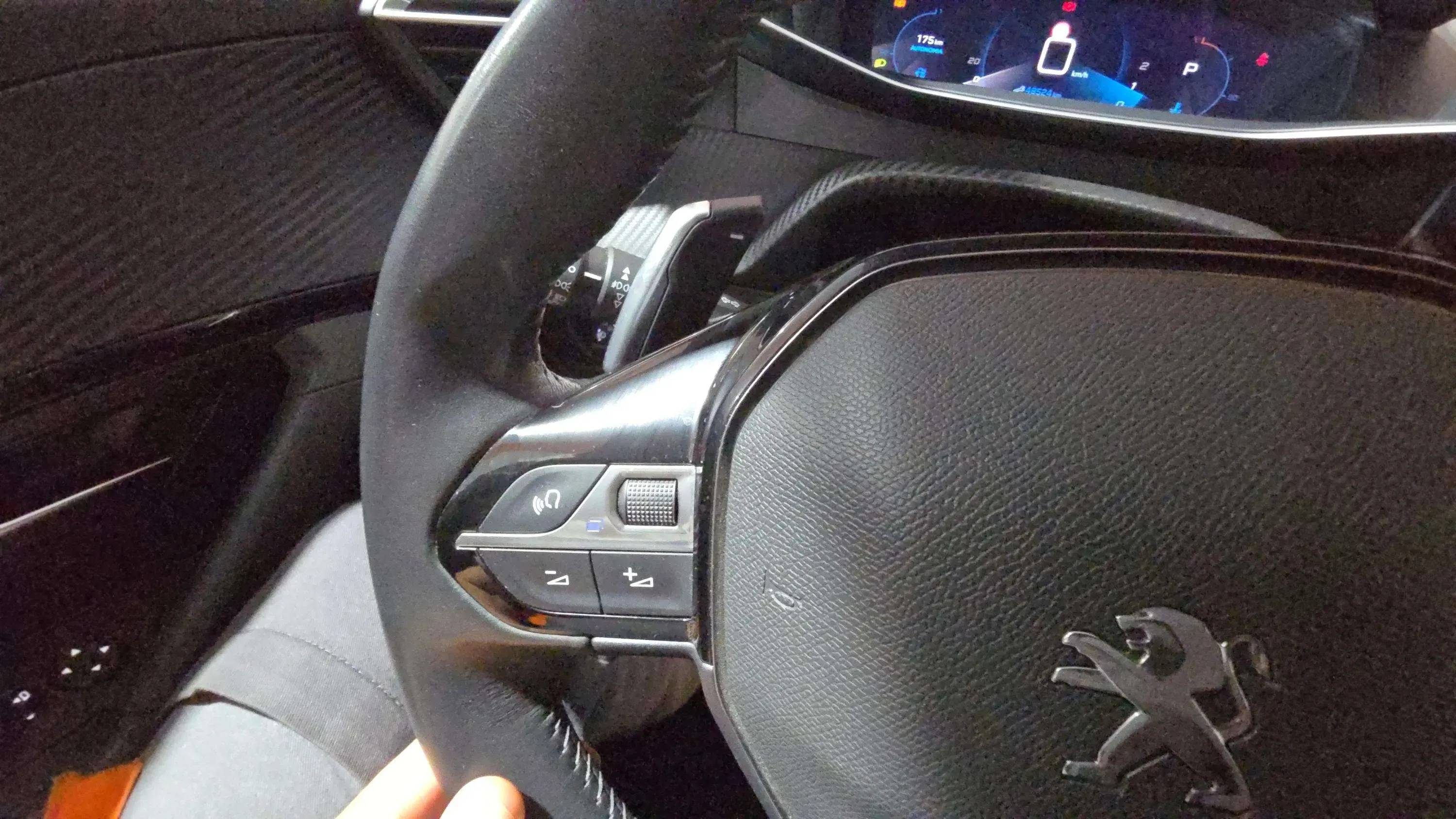 Peugeot 2008 Allure PureTech 130 EAT8 - foto 27