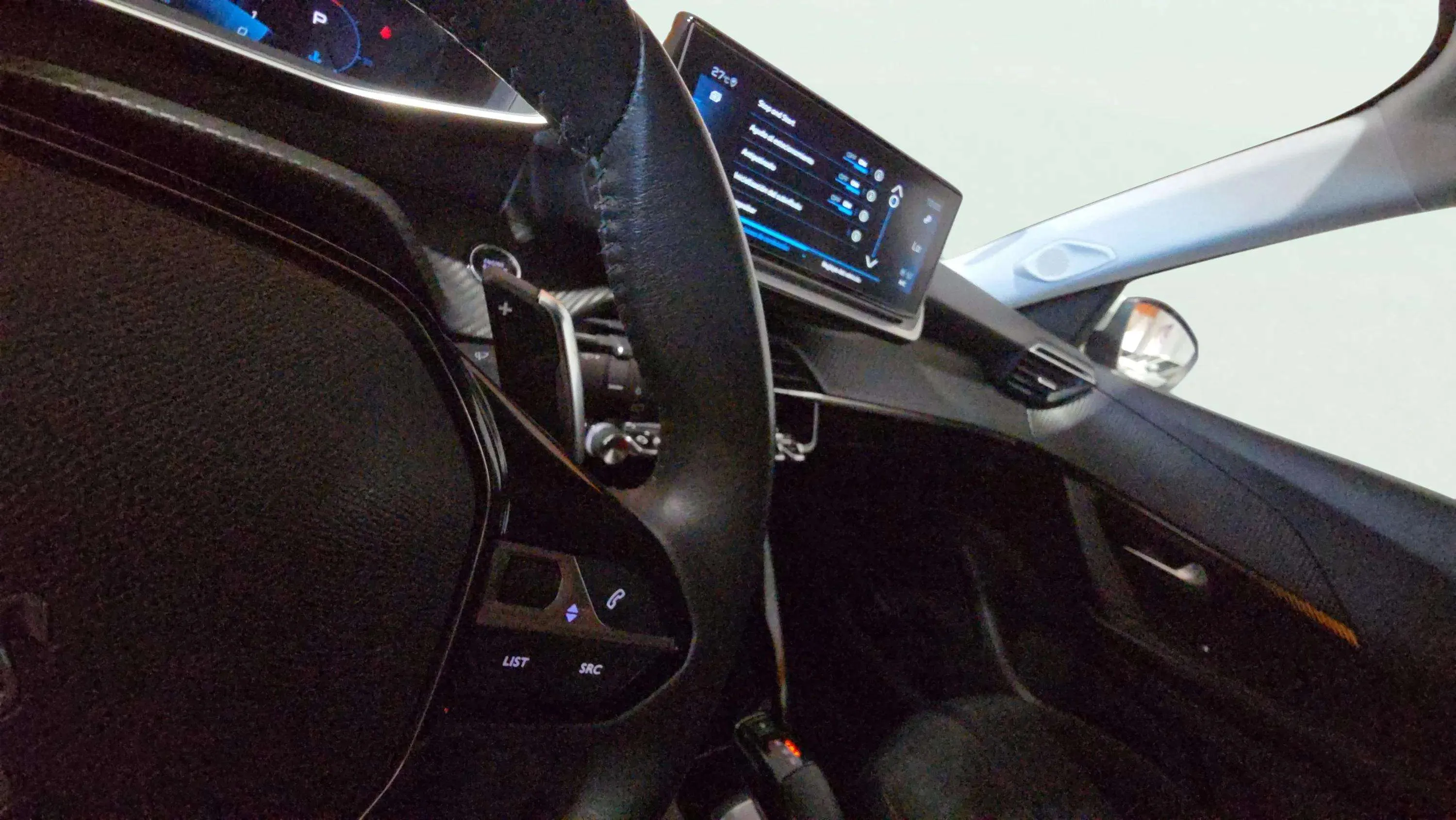 Peugeot 2008 Allure PureTech 130 EAT8 - foto 19