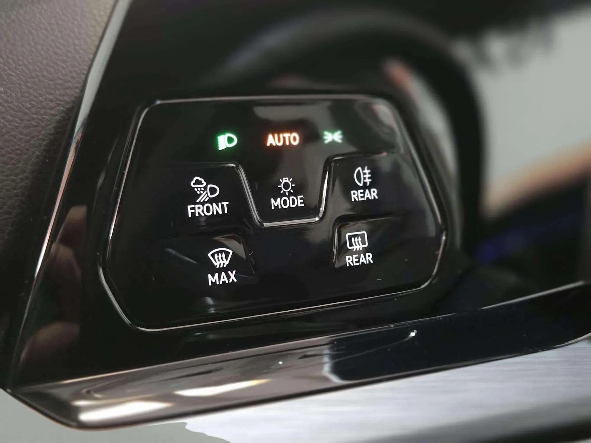 Volkswagen Golf R-Line 2.0 TDI DSG Variant - foto 31