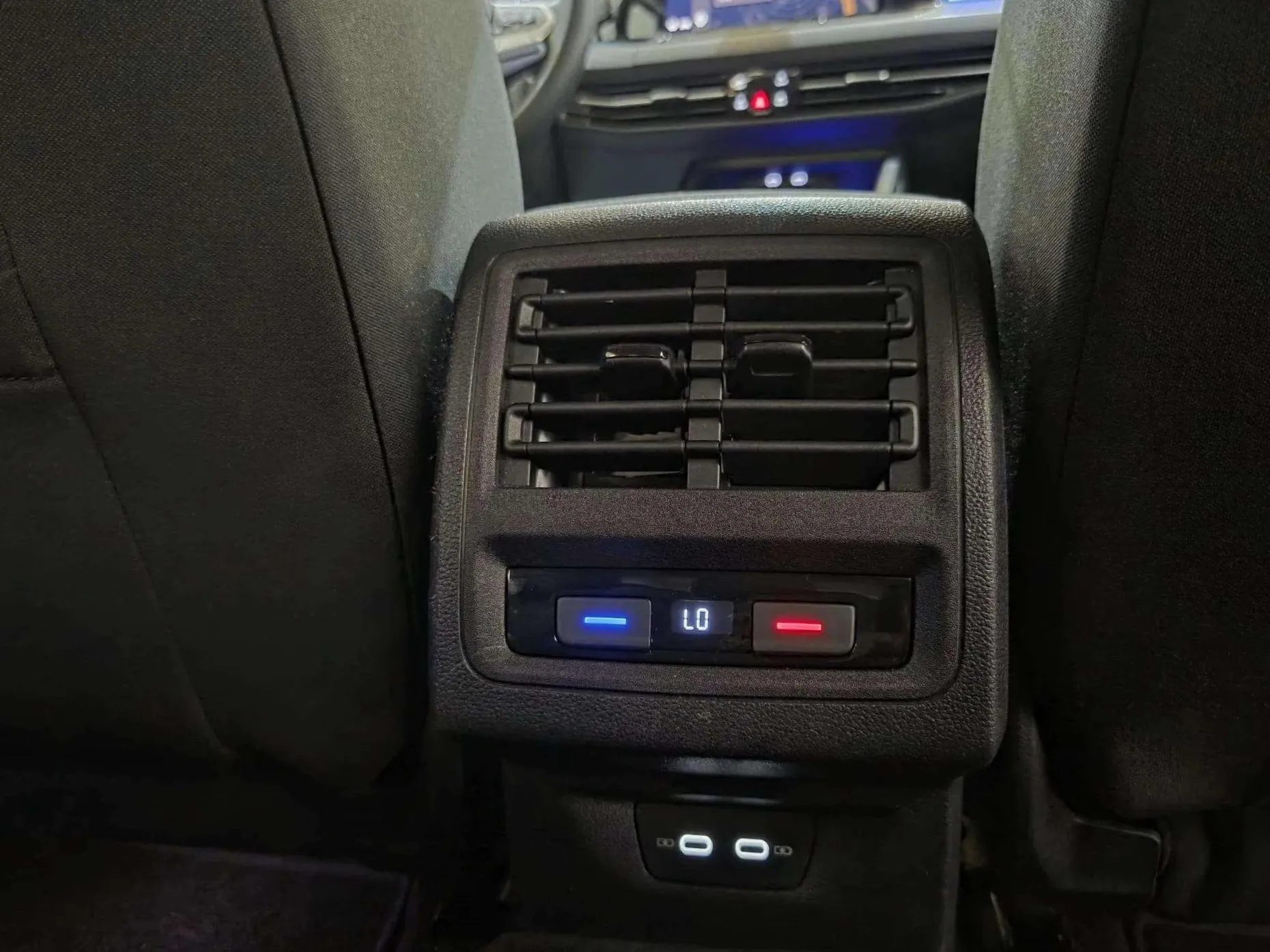 Volkswagen Golf R-Line 2.0 TDI DSG Variant - foto 30