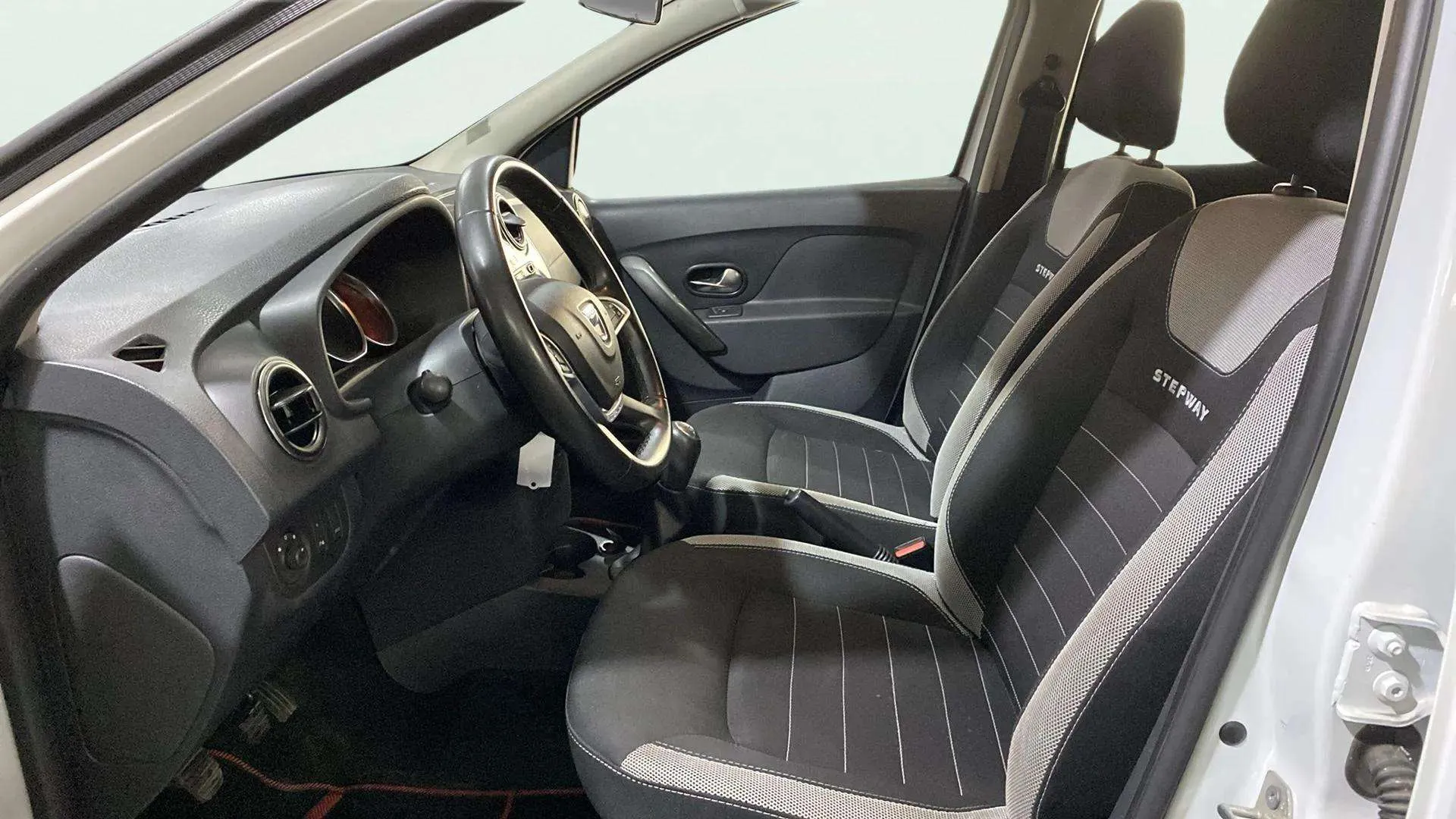 Dacia Sandero Stepway Comfort TCe - foto 7