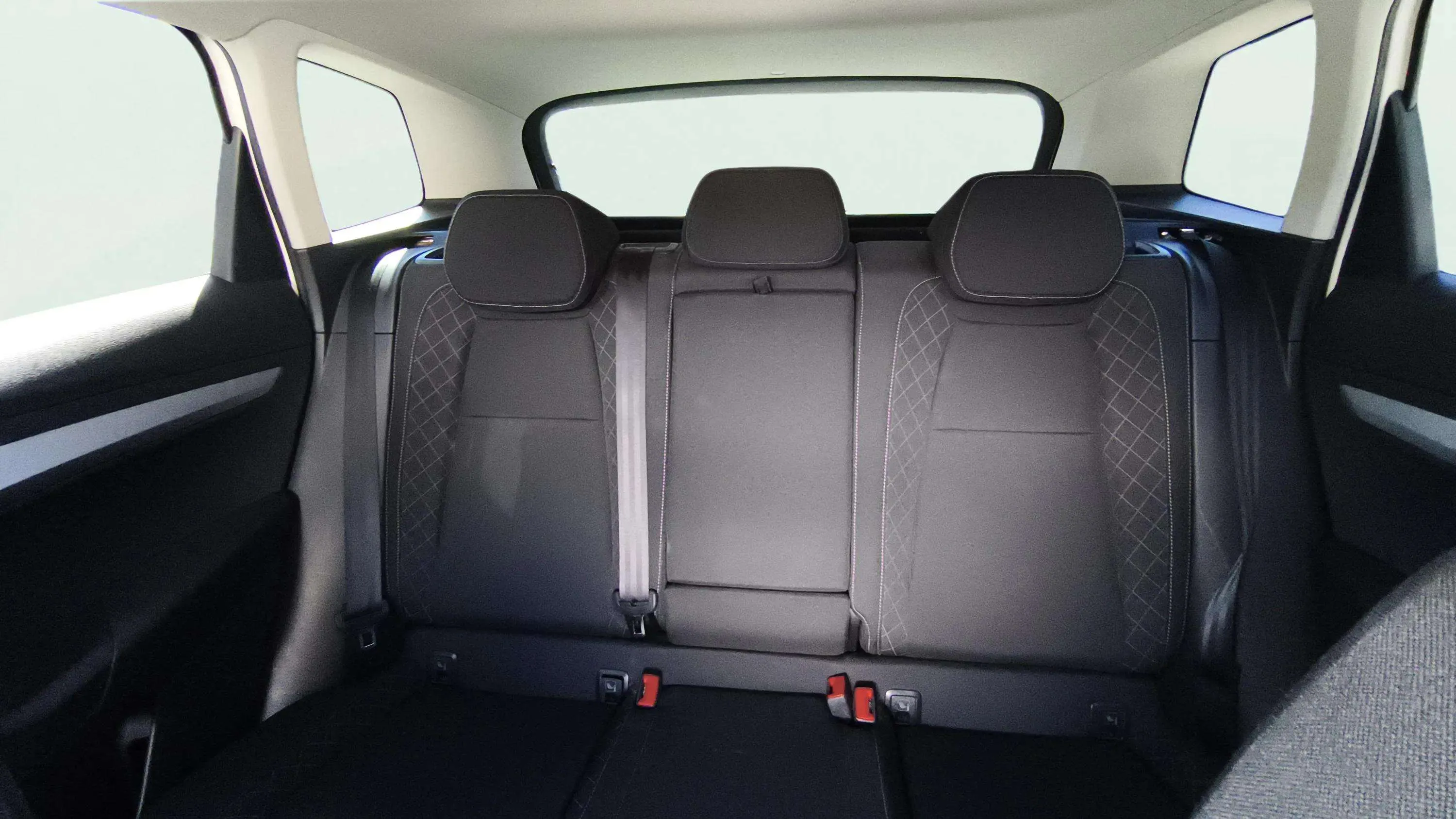 Škoda Karoq 2.0 TDI DSG 4x4 Ambition - foto 16