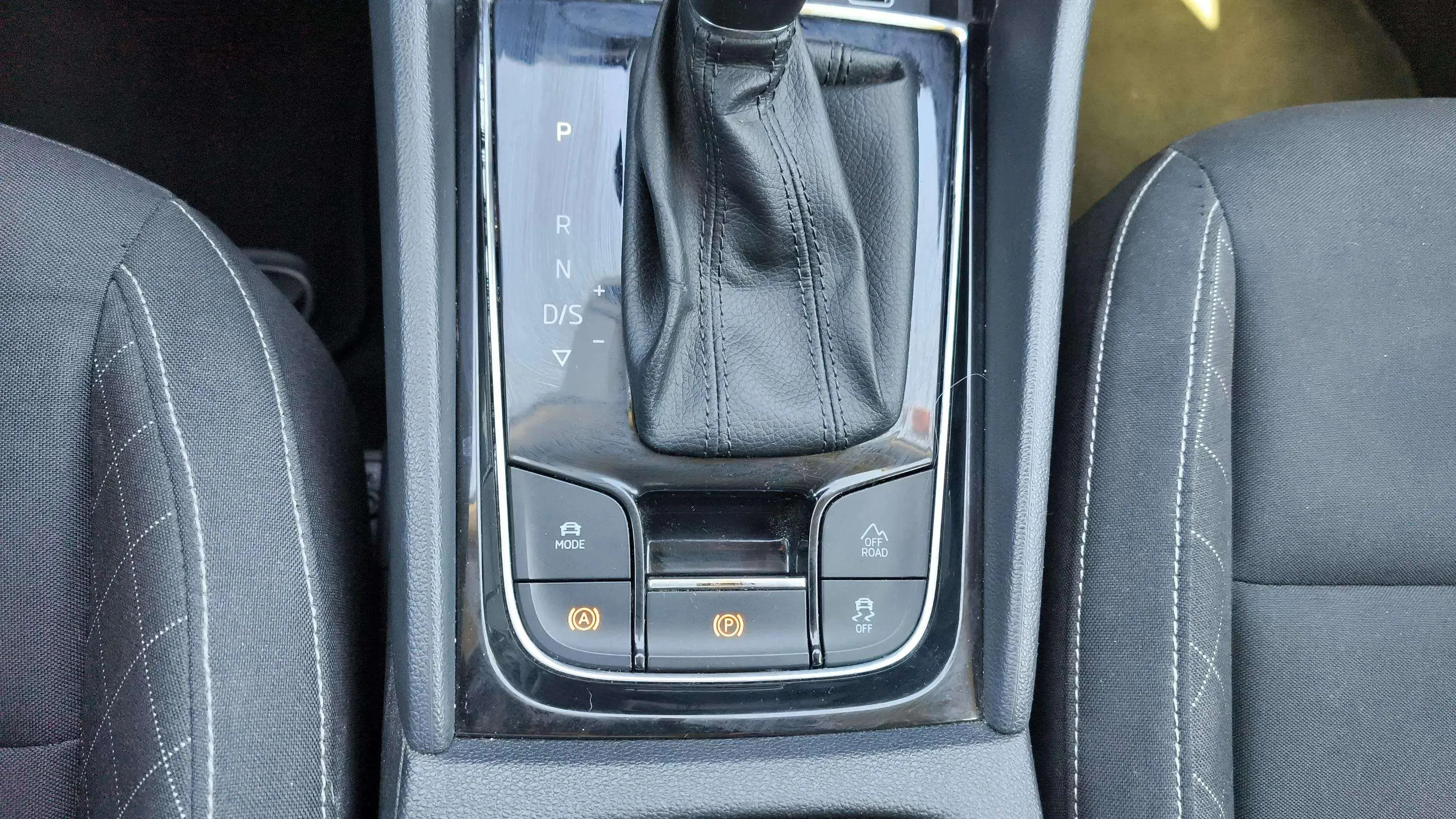 Škoda Karoq 2.0 TDI DSG 4x4 Ambition - foto 19