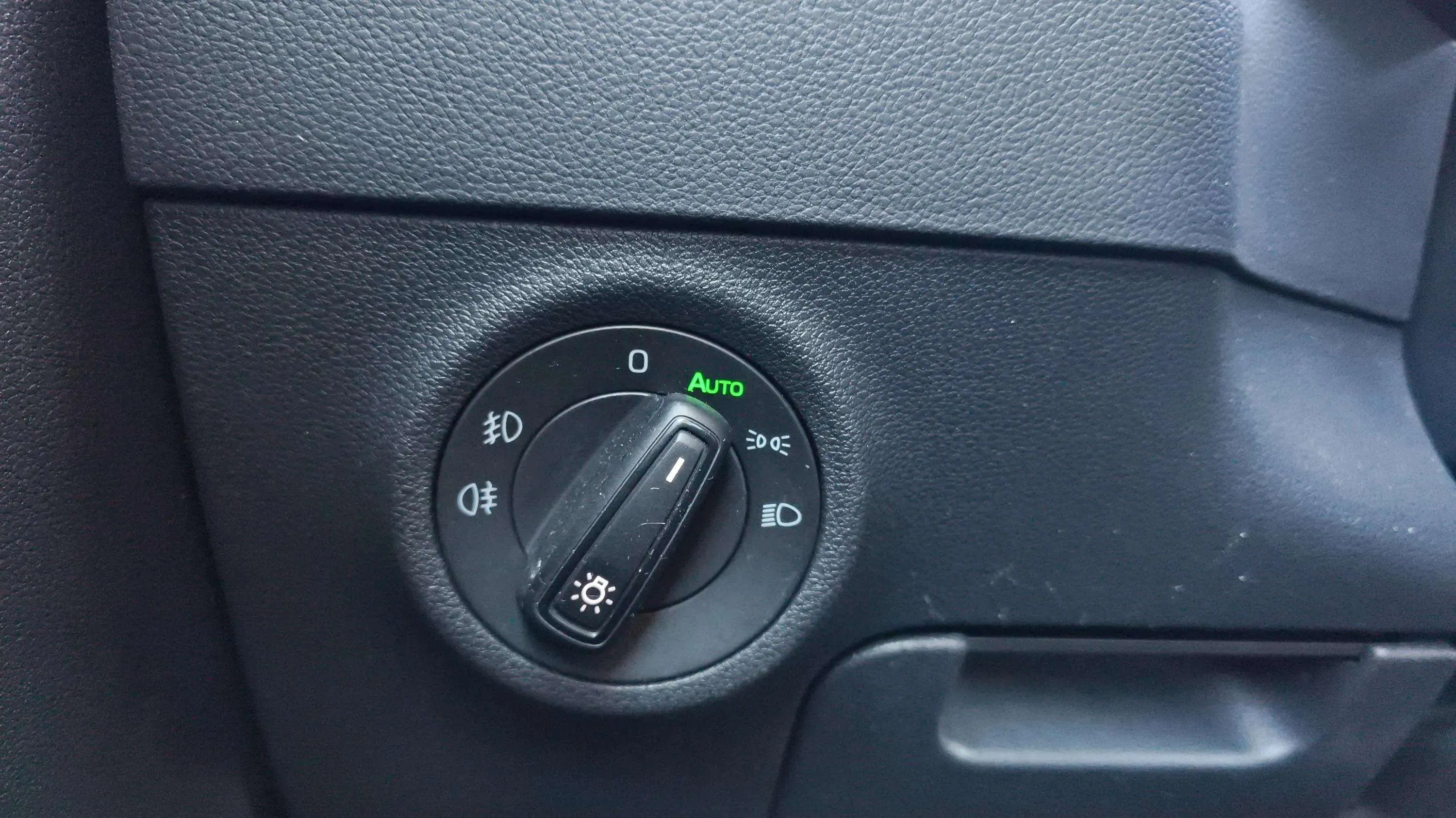Škoda Karoq 2.0 TDI DSG 4x4 Ambition - foto 25