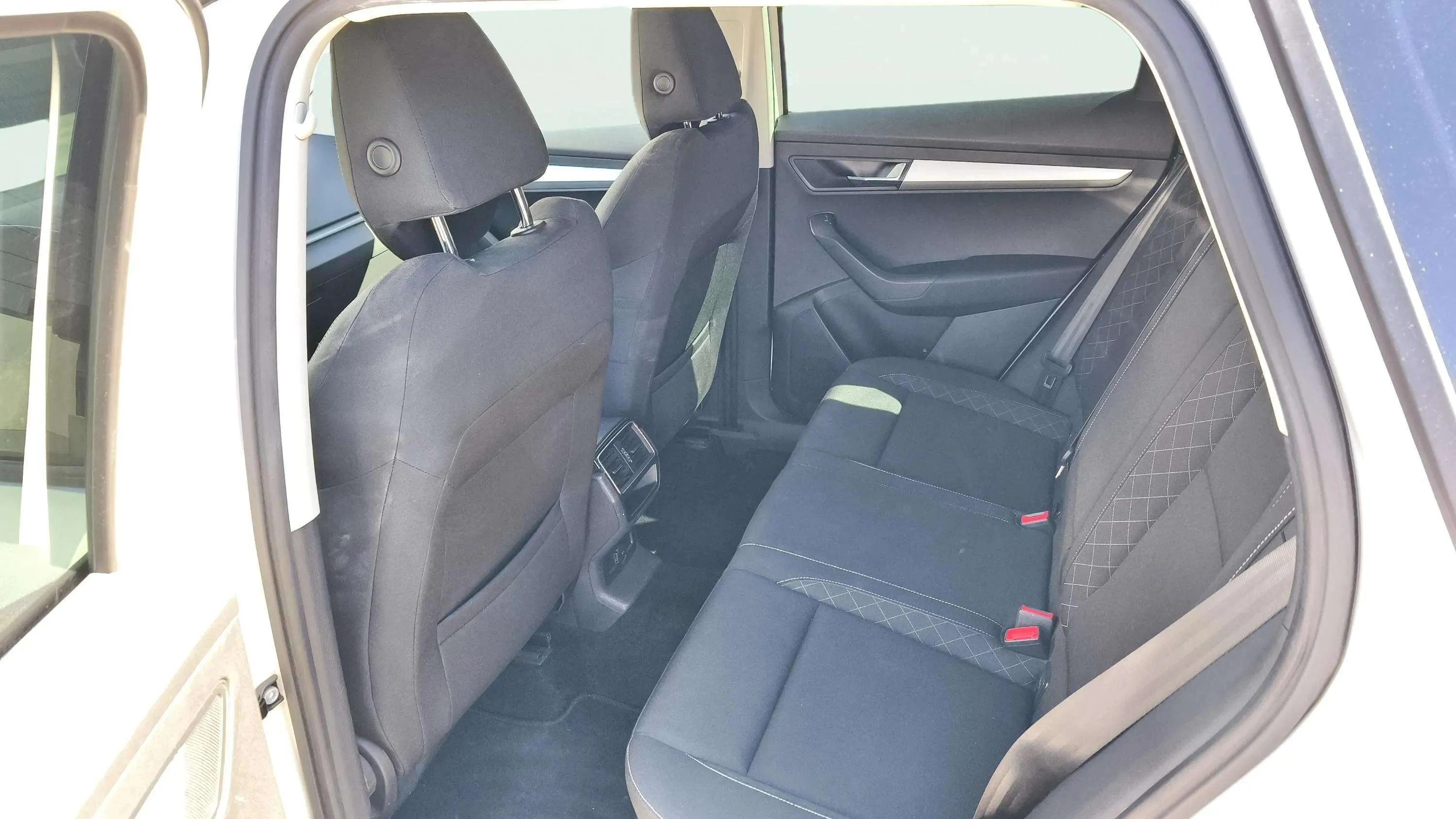 Škoda Karoq 2.0 TDI DSG 4x4 Ambition - foto 15