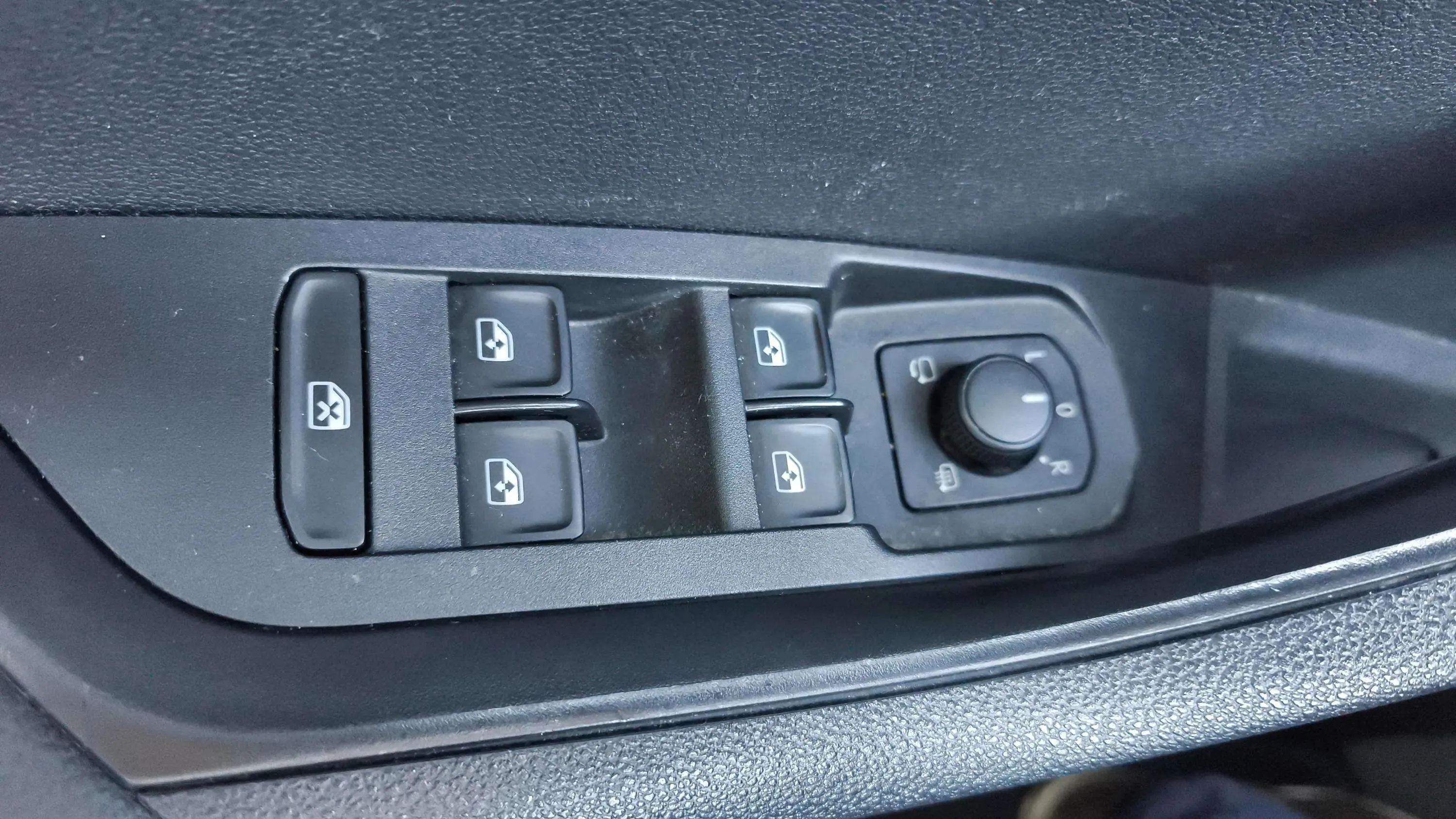 Škoda Karoq 2.0 TDI DSG 4x4 Ambition - foto 26
