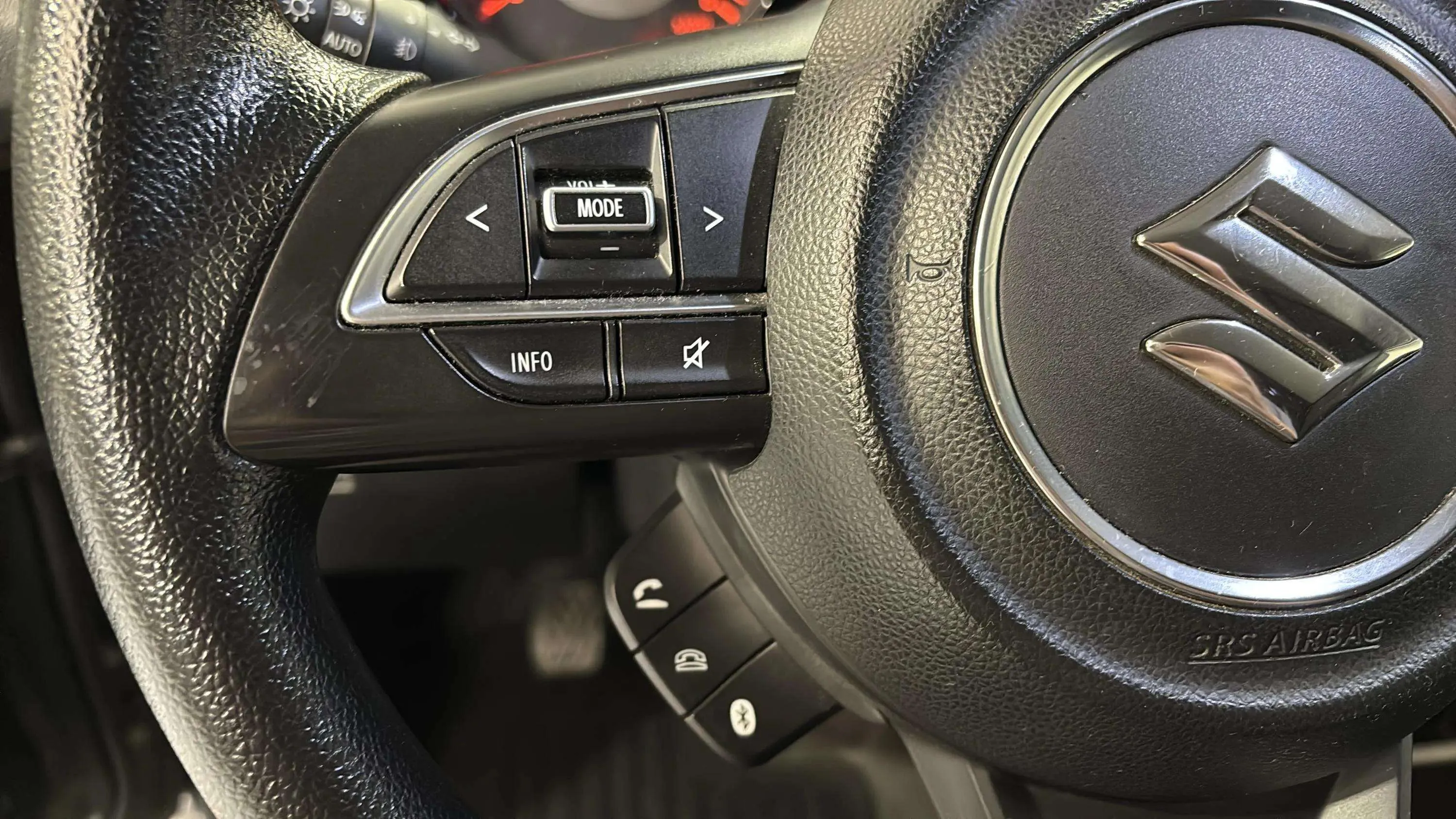 Suzuki Jimny 1.5 JLX - foto 13