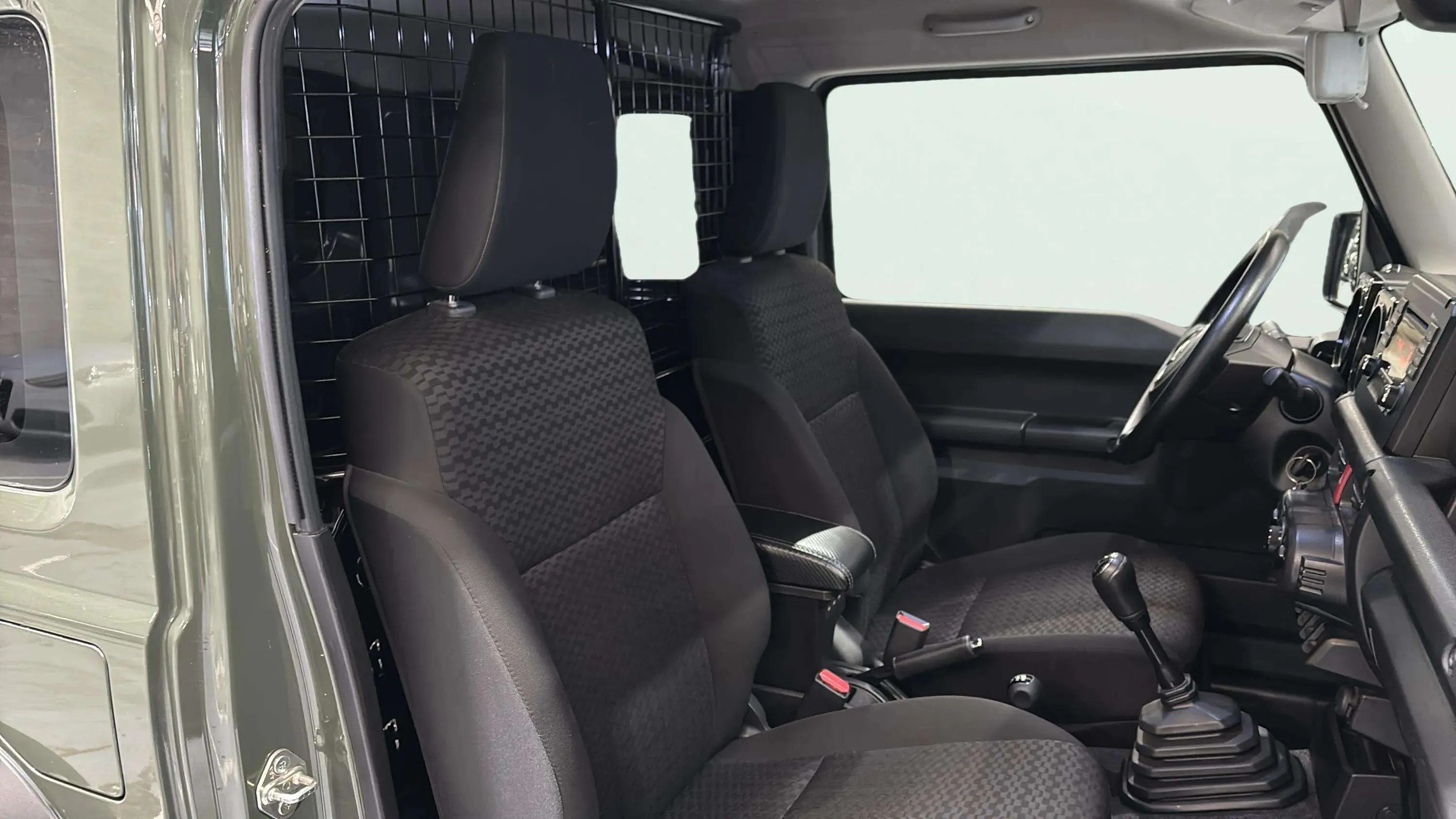 Suzuki Jimny 1.5 JLX - foto 22