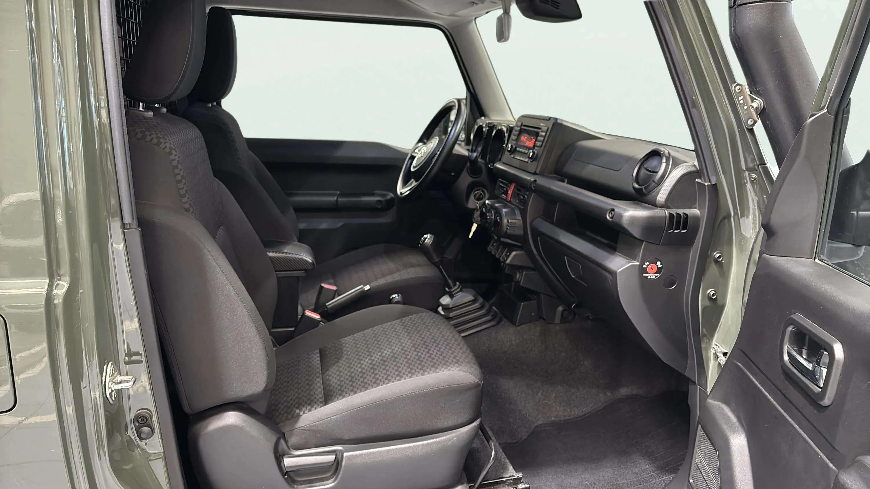 Suzuki Jimny 1.5 JLX - foto 21