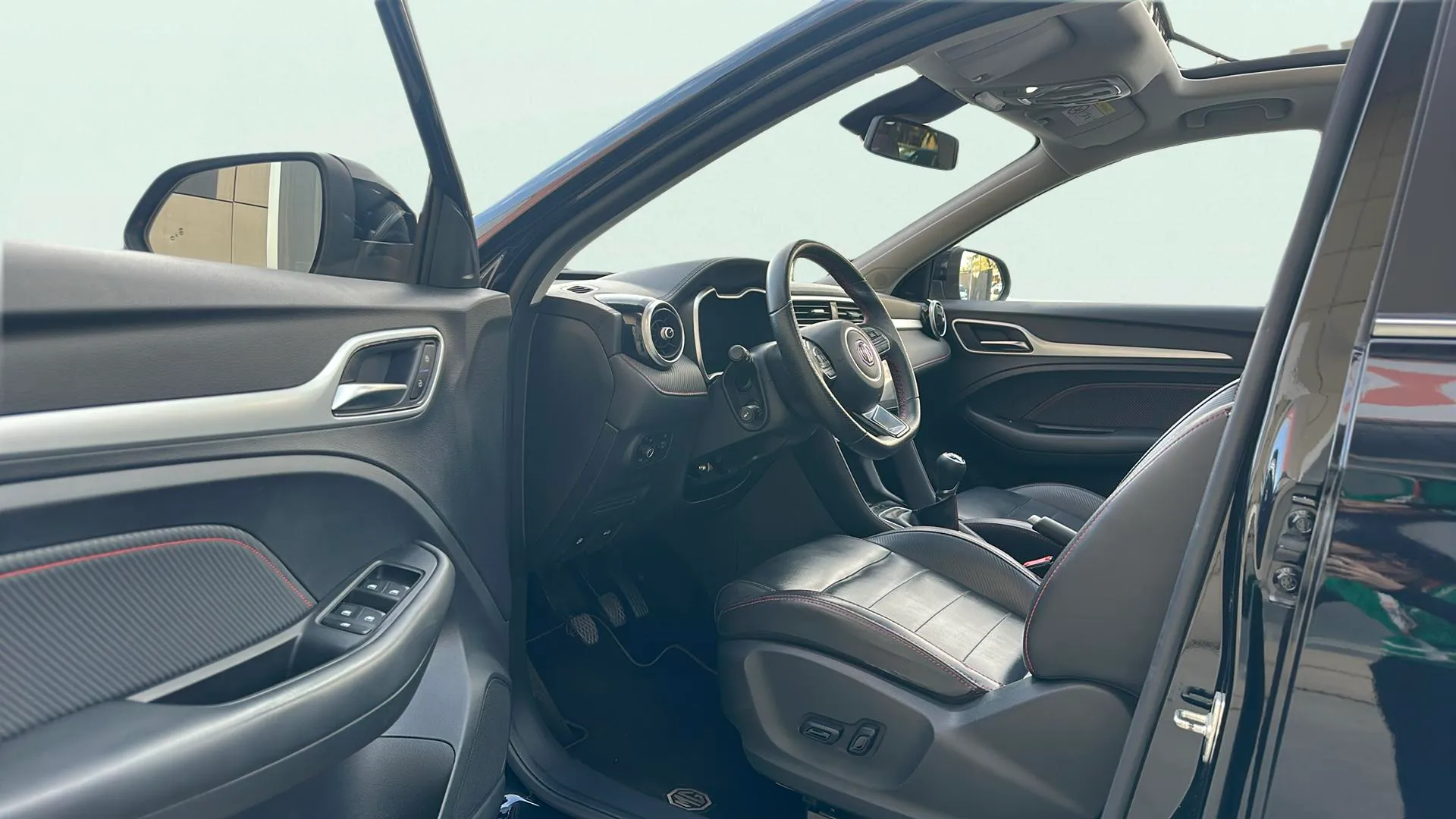 MG ZS 1.0T Luxury - foto 19