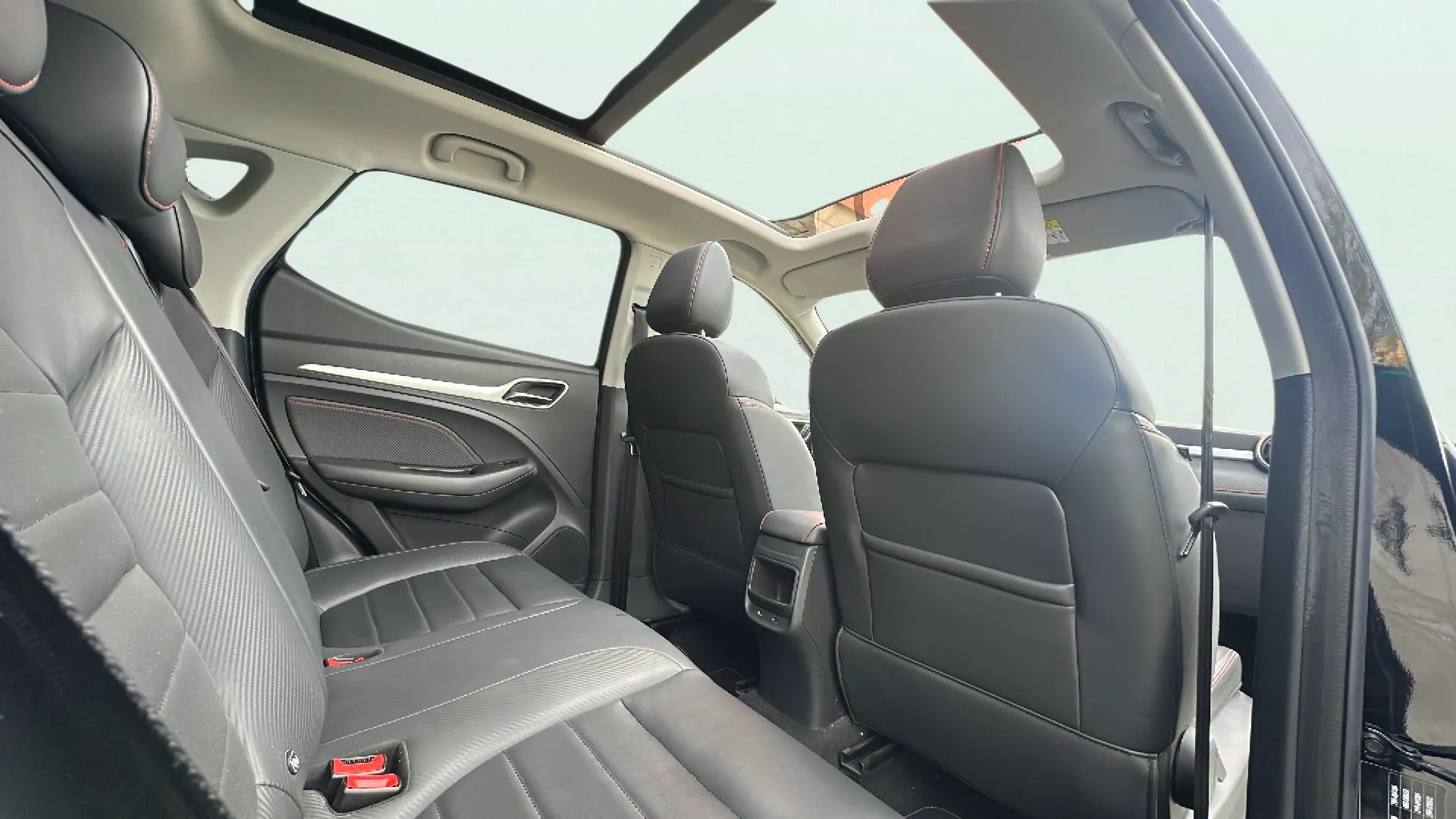 MG ZS 1.0T Luxury - foto 21