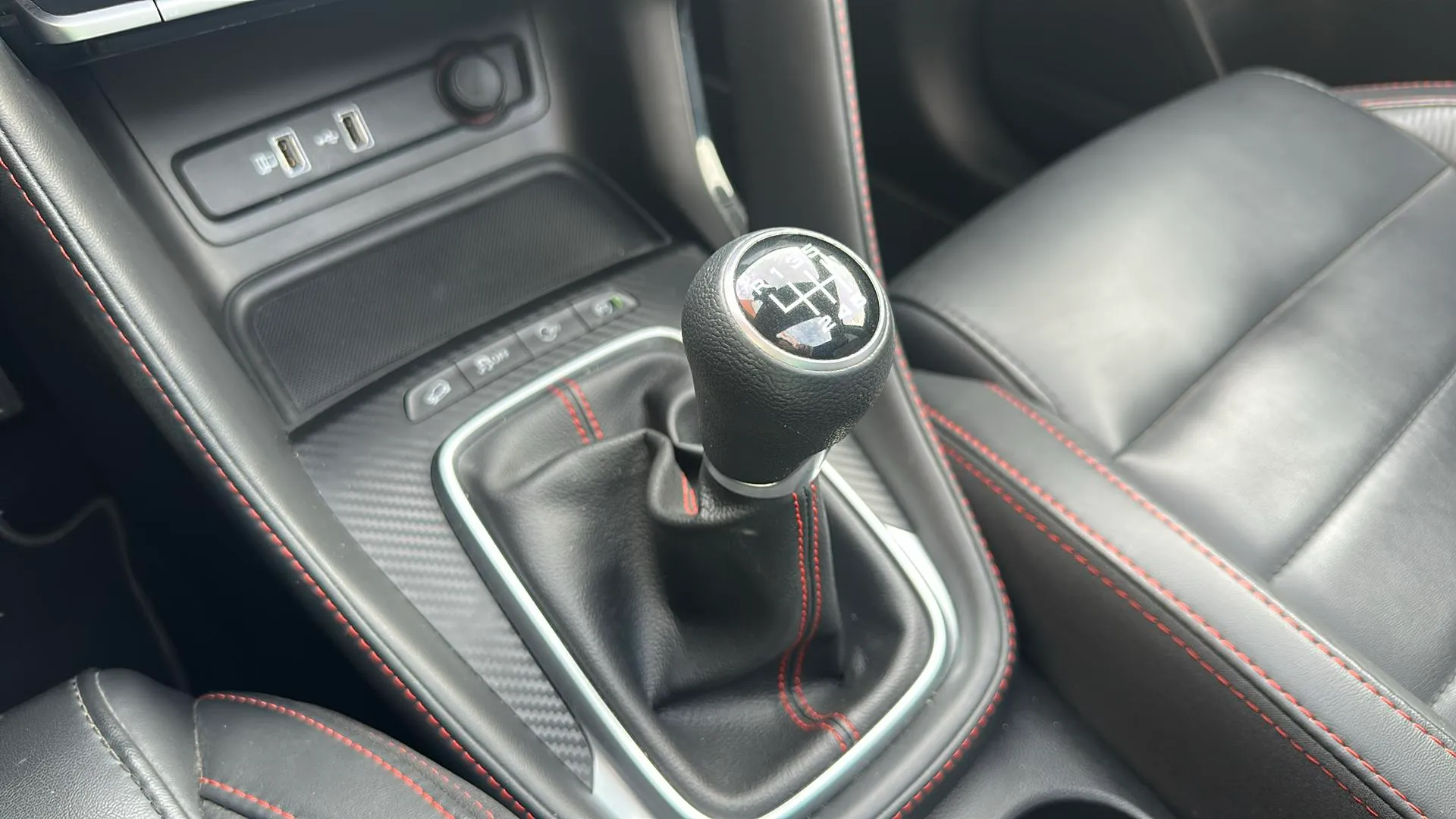 MG ZS 1.0T Luxury - foto 17