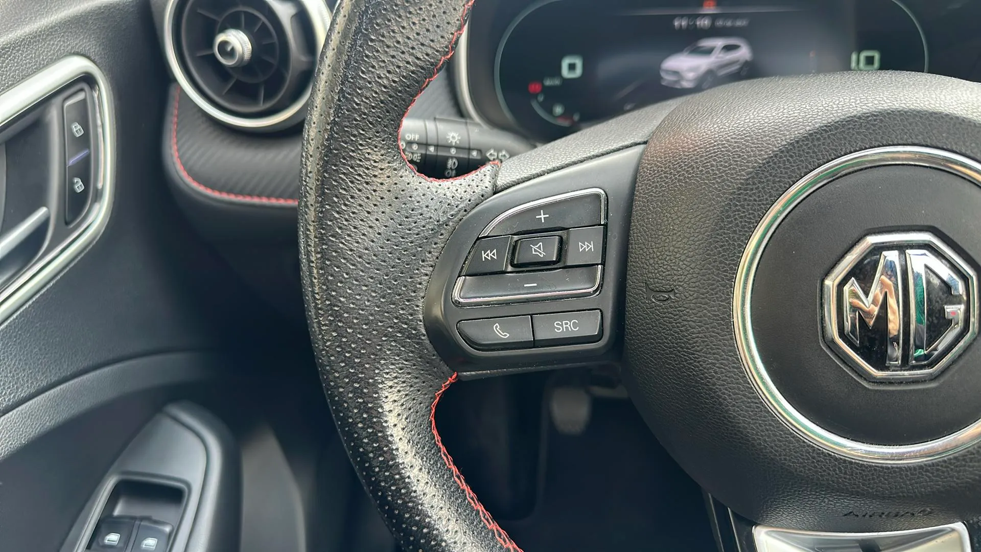 MG ZS 1.0T Luxury - foto 13