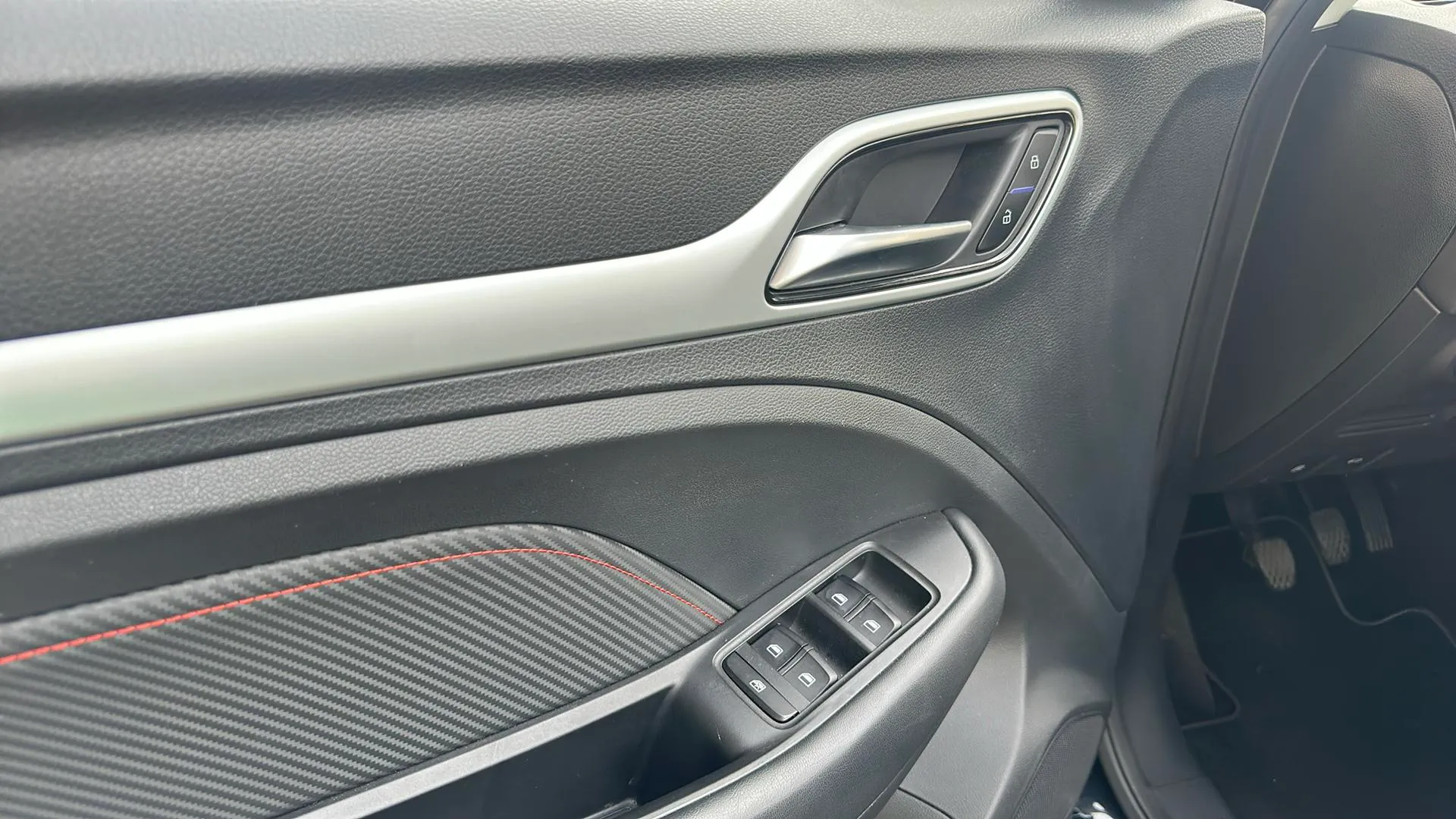 MG ZS 1.0T Luxury - foto 27