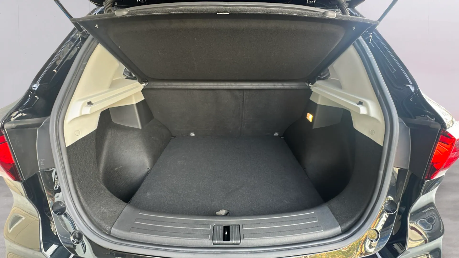 MG ZS 1.0T Luxury - foto 26