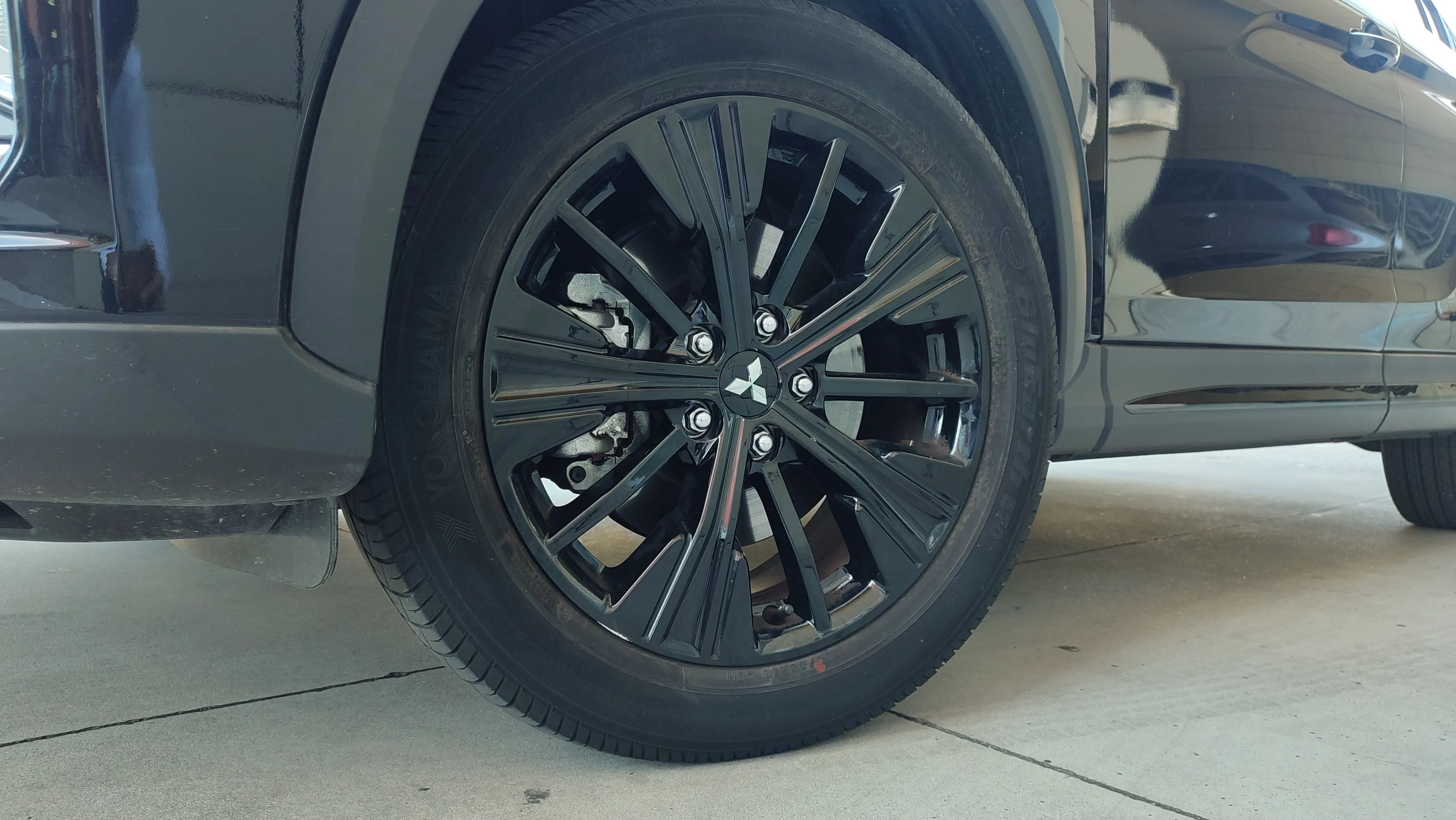 Mitsubishi Eclipse Cross 150T Kaiteki Black Edition CCS CVT 4WD - foto 37