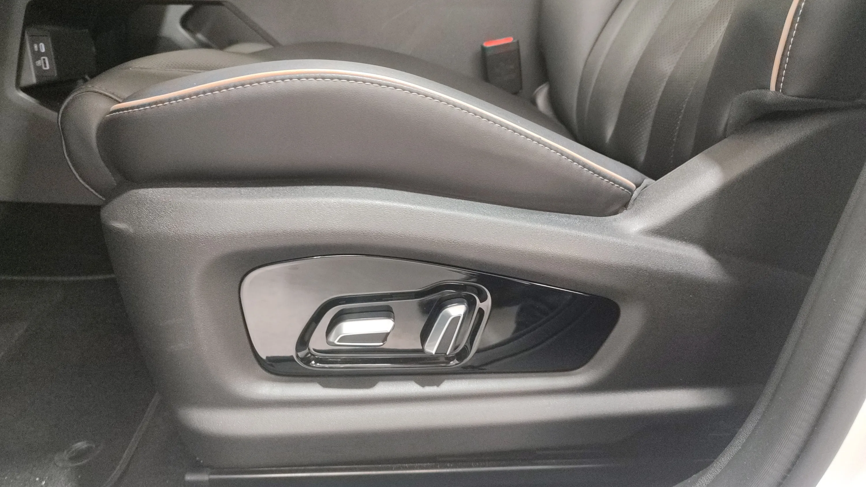 Omoda 5 1.6 T-GDi DCT Premium - foto 28