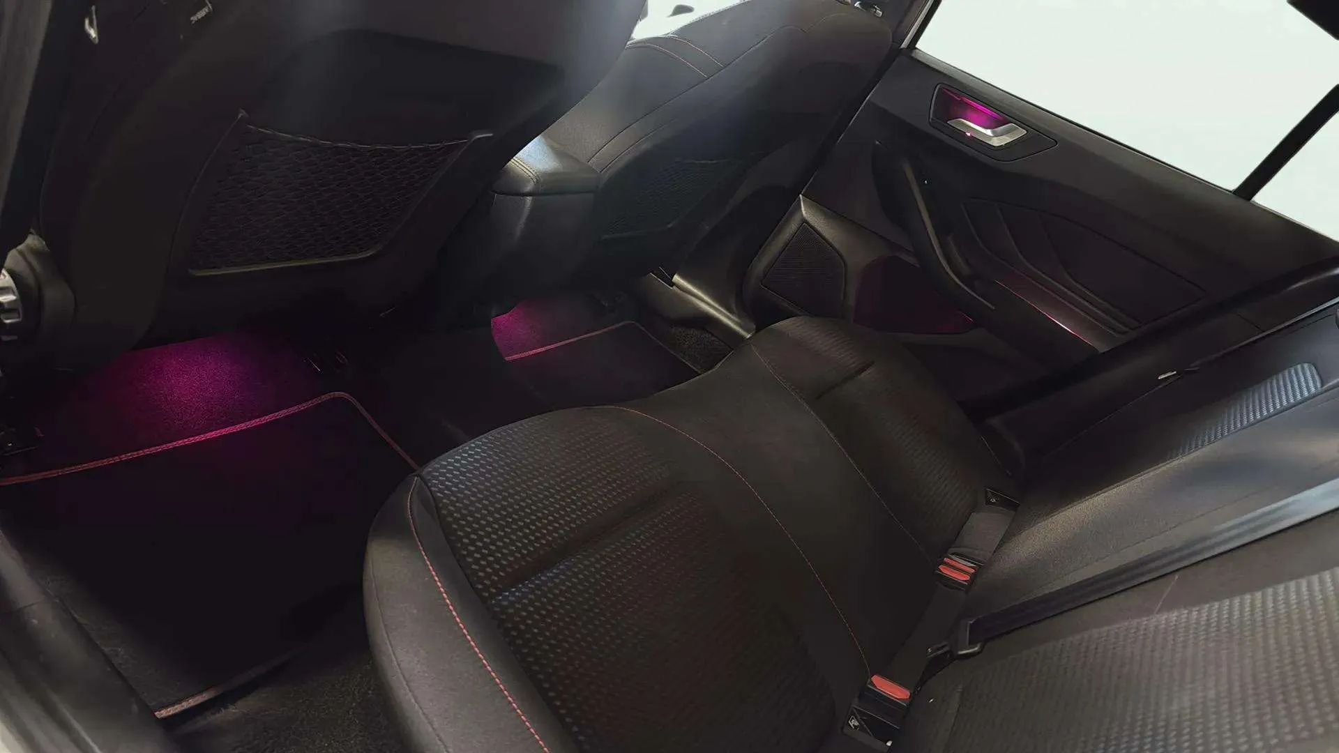 Ford Focus 1.0 EcoBoost ST-Line - foto 17