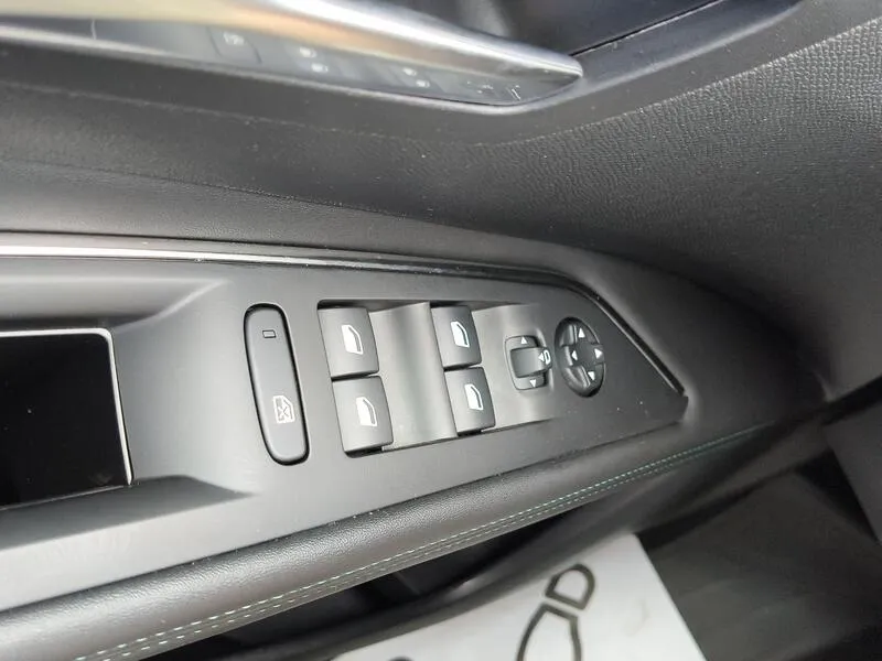 Peugeot 3008 Hybrid 225 e Allure - foto 29