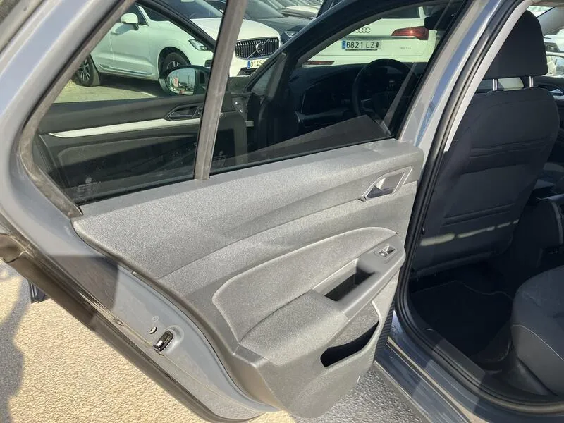Volkswagen Golf 2.0 TDI - foto 34