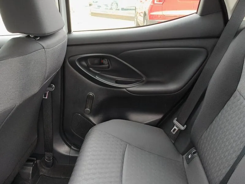 Toyota Yaris 1.5 120H Business Plus - foto 28