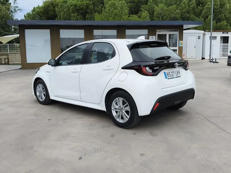 Toyota Yaris 1.5 120H Business Plus - foto 4