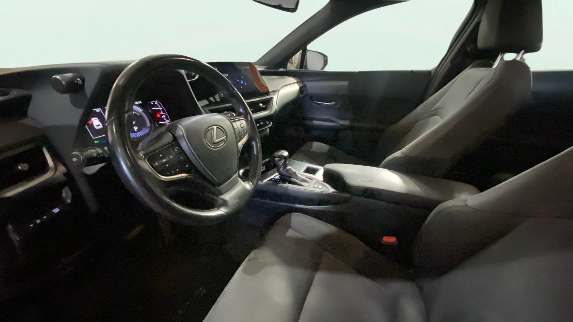 Lexus UX 250h - foto 15