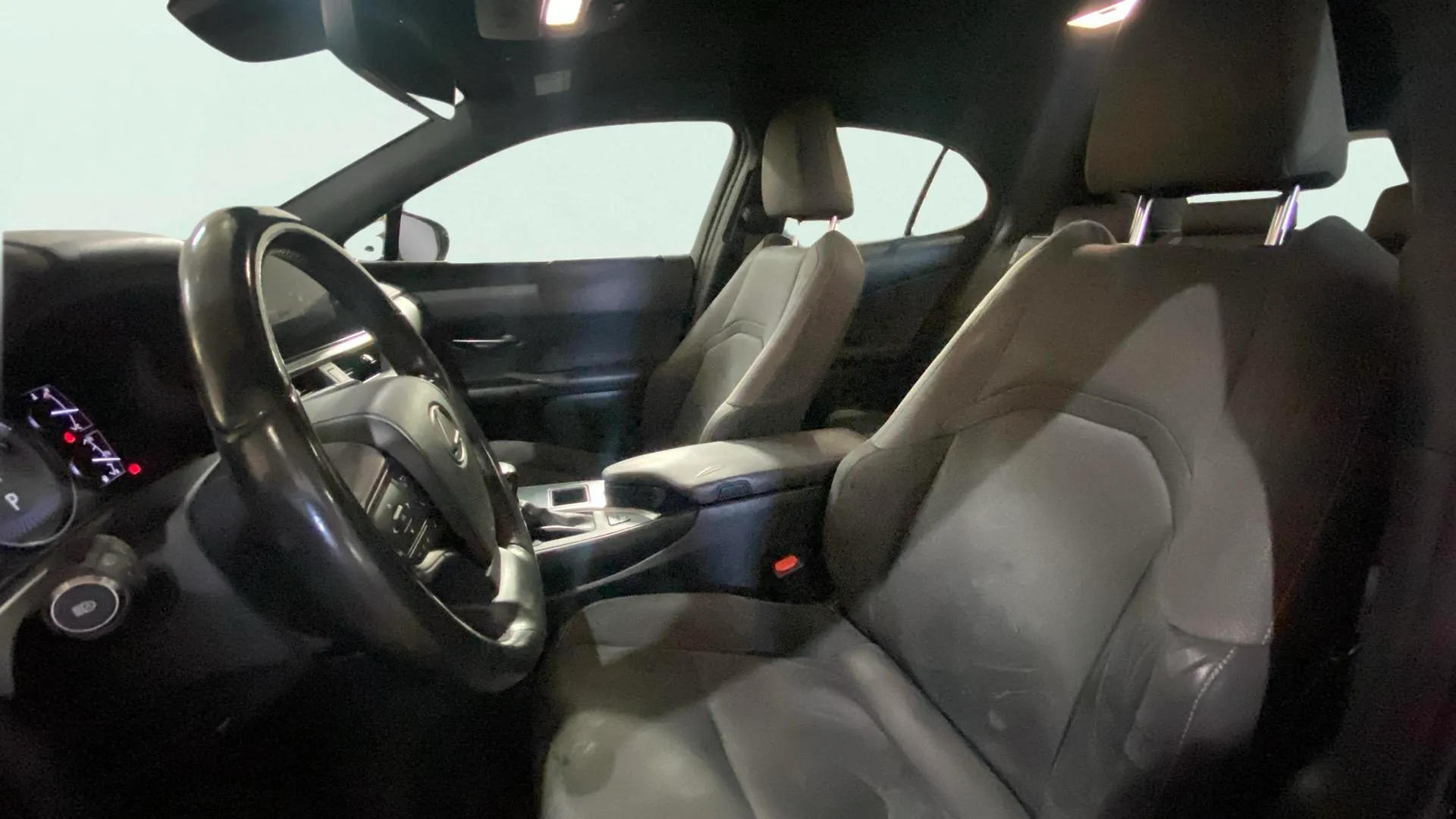 Lexus UX 250h - foto 16