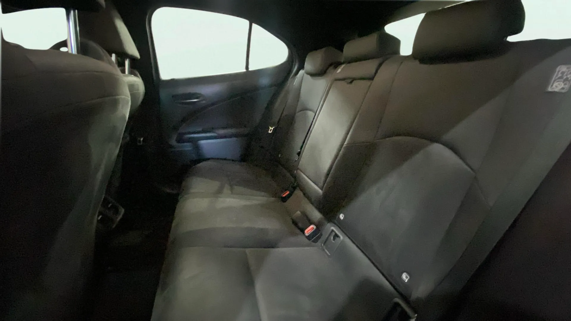 Lexus UX 250h - foto 18
